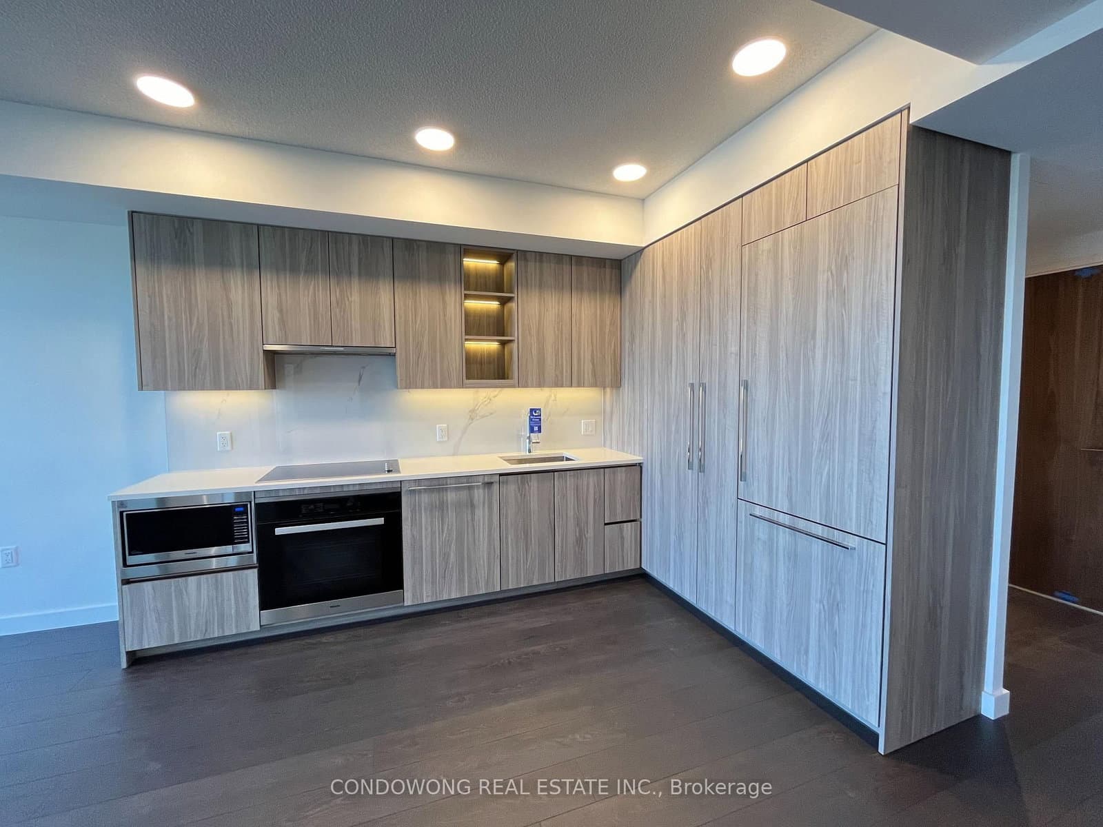 25 Mcmahon Drive, Unit 1807