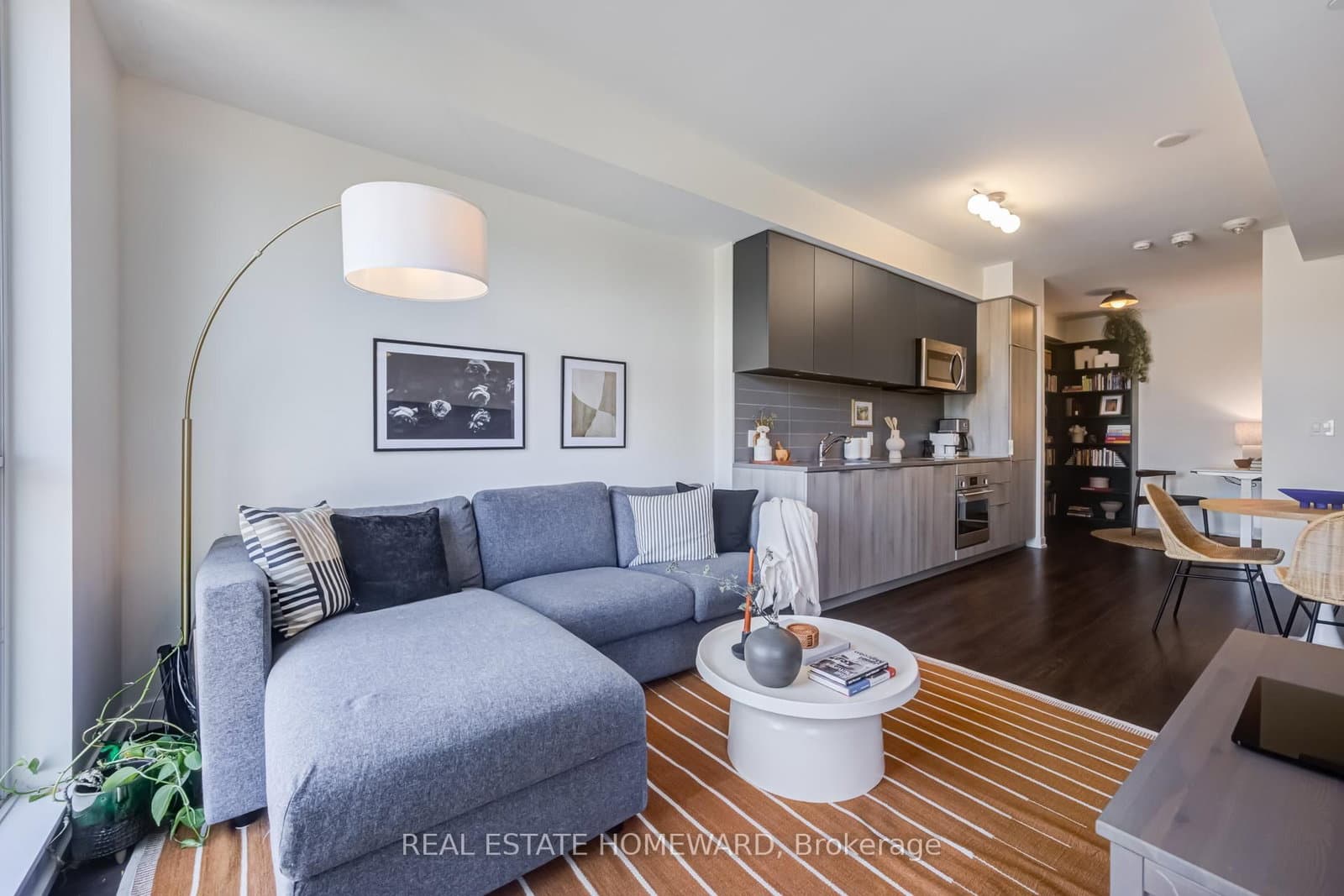 #309 - 223 St Clair Avenue W