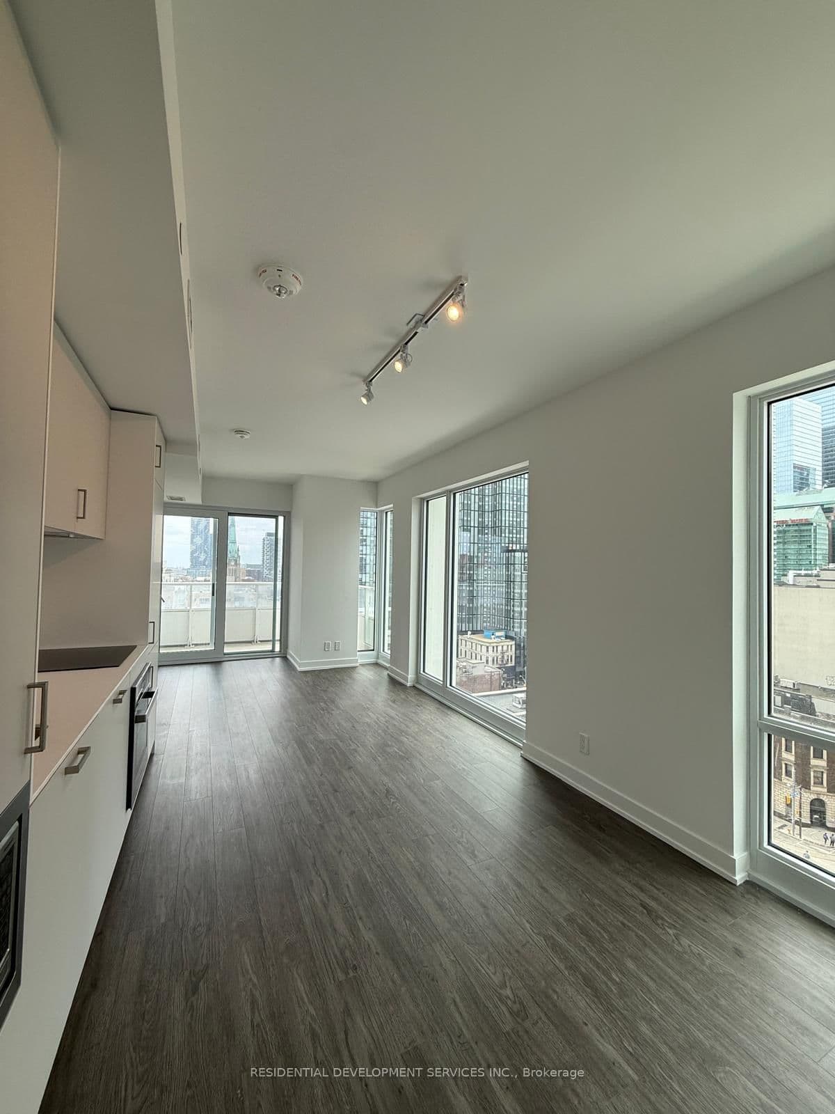 #1010 - 88 Queen Street