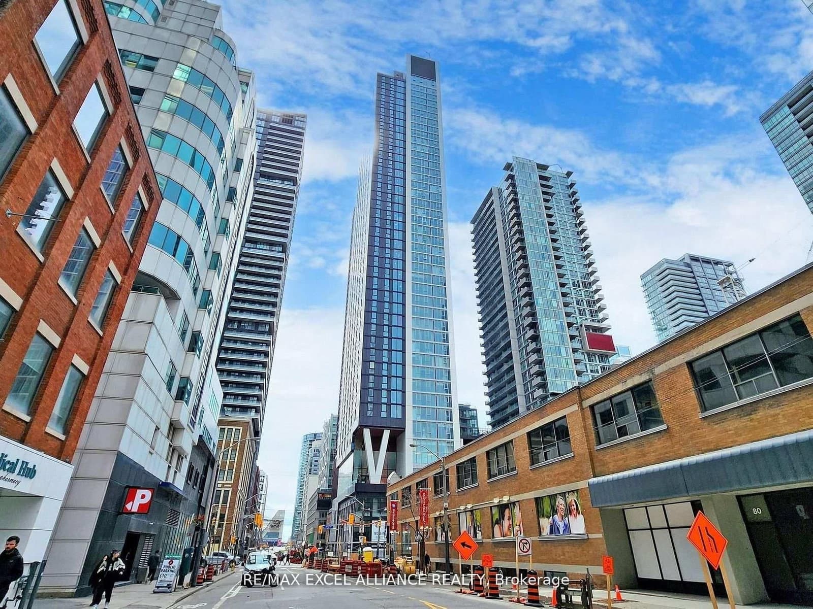 #206 - 357 King Street W