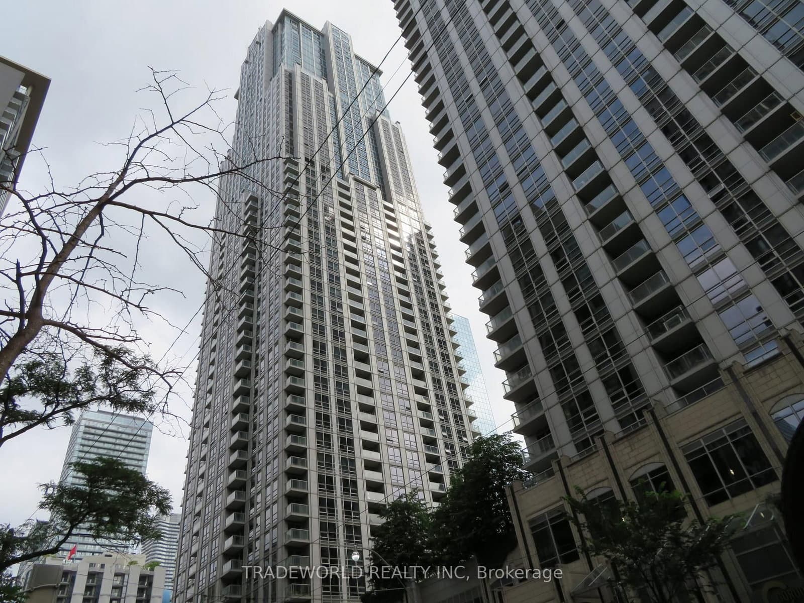 #402 - 763 Bay Street
