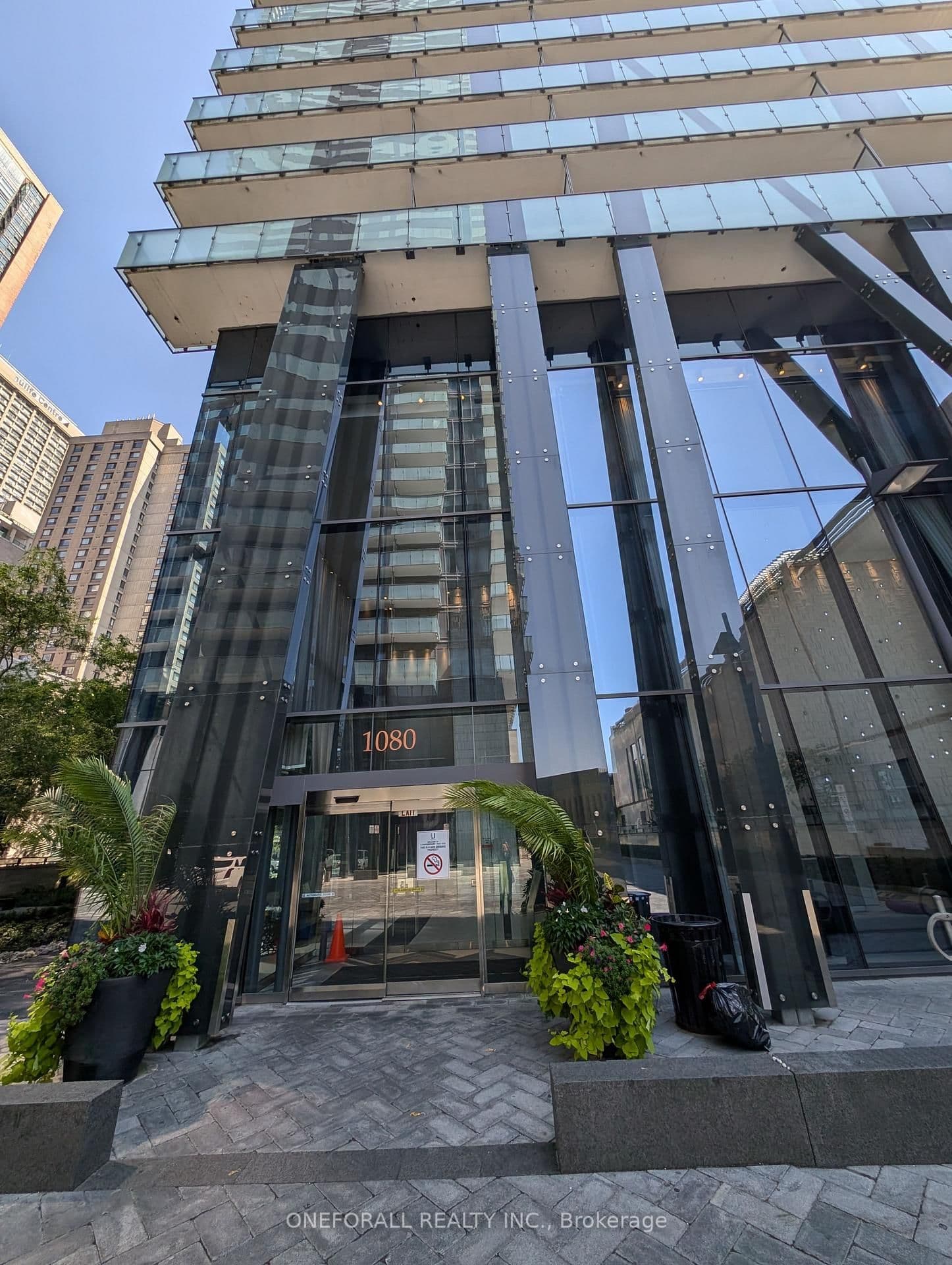 #907 - 1080 Bay Street