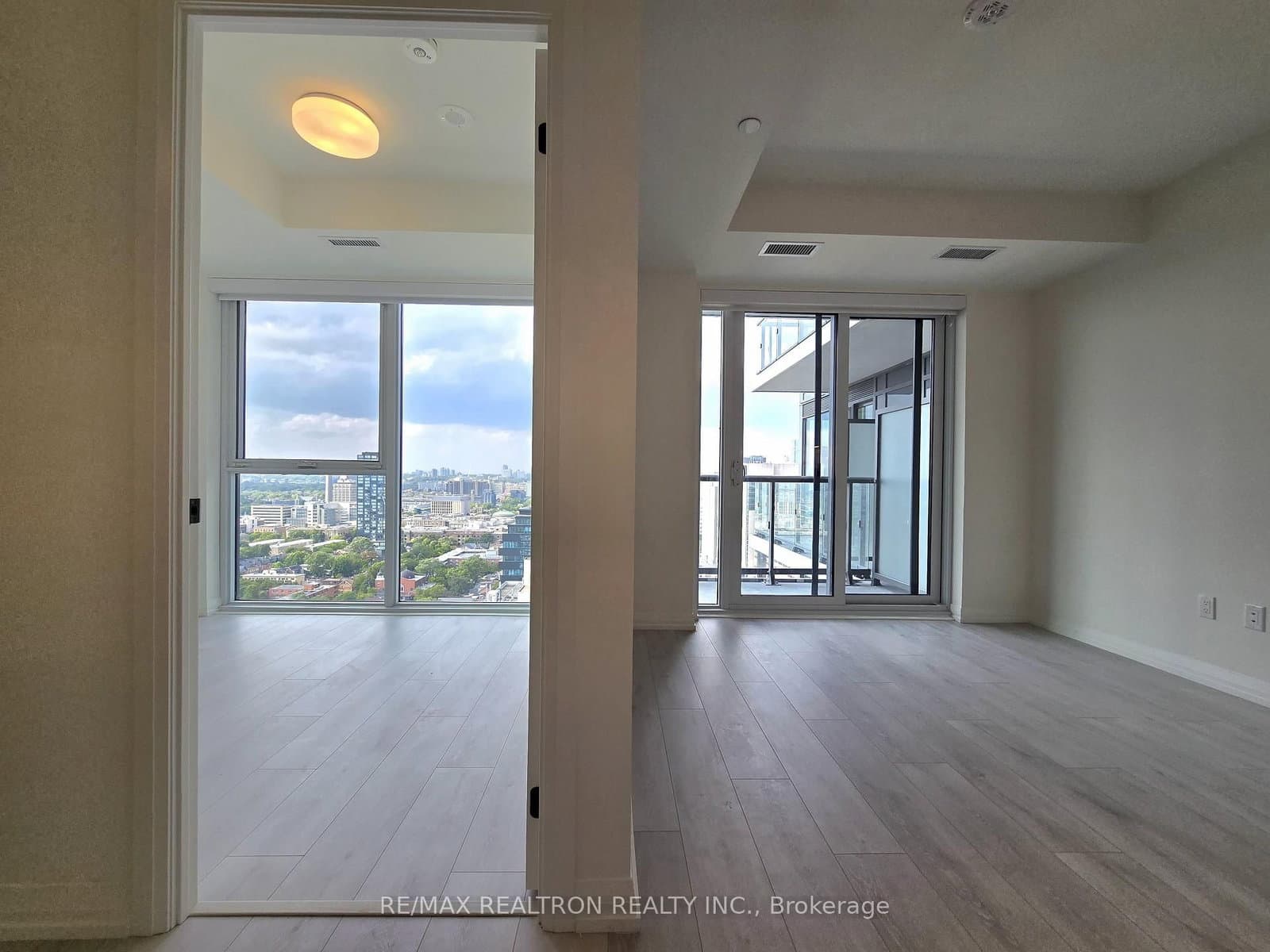 280 Dundas Street W, Unit 2813