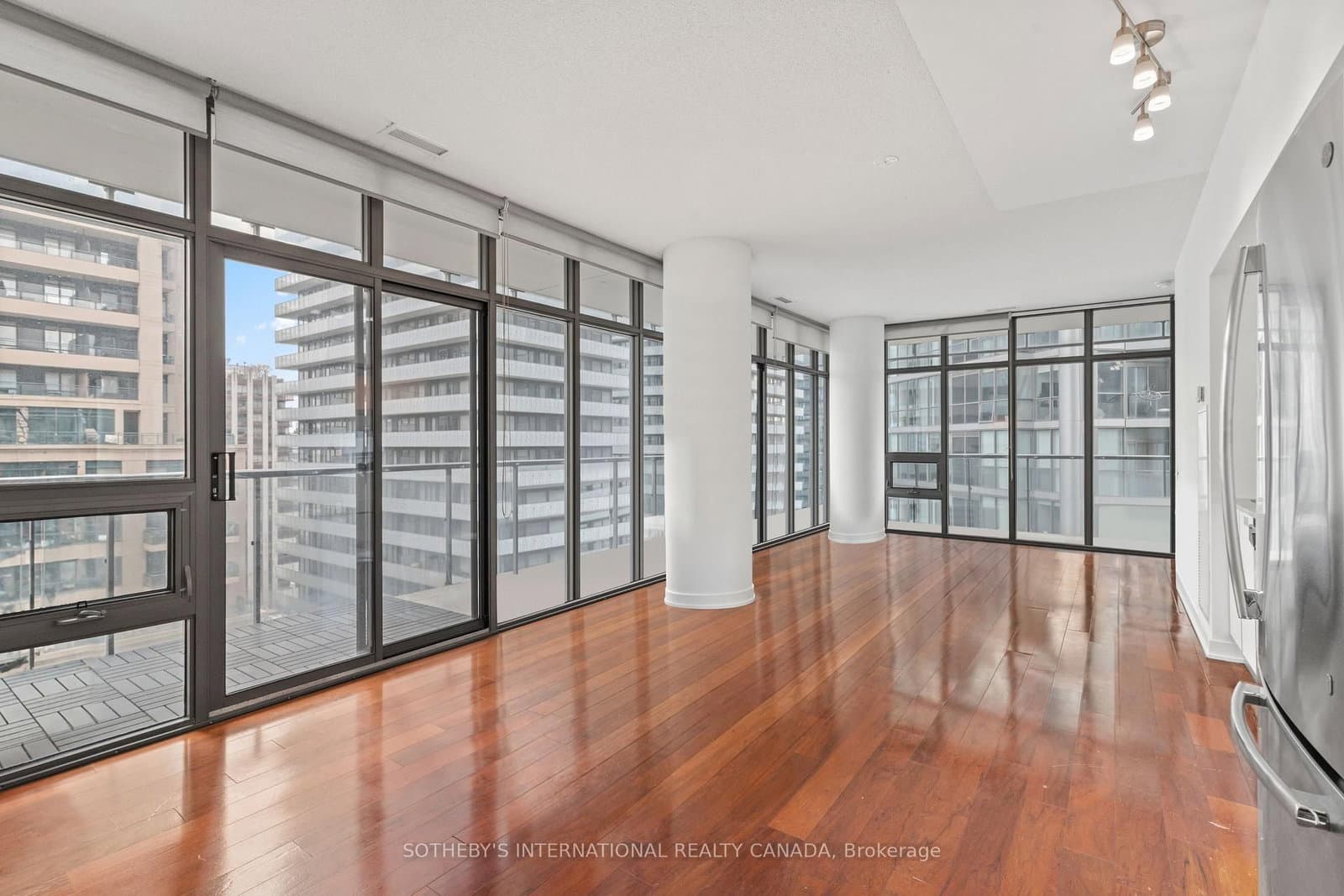 #1611 - 33 Charles Street E