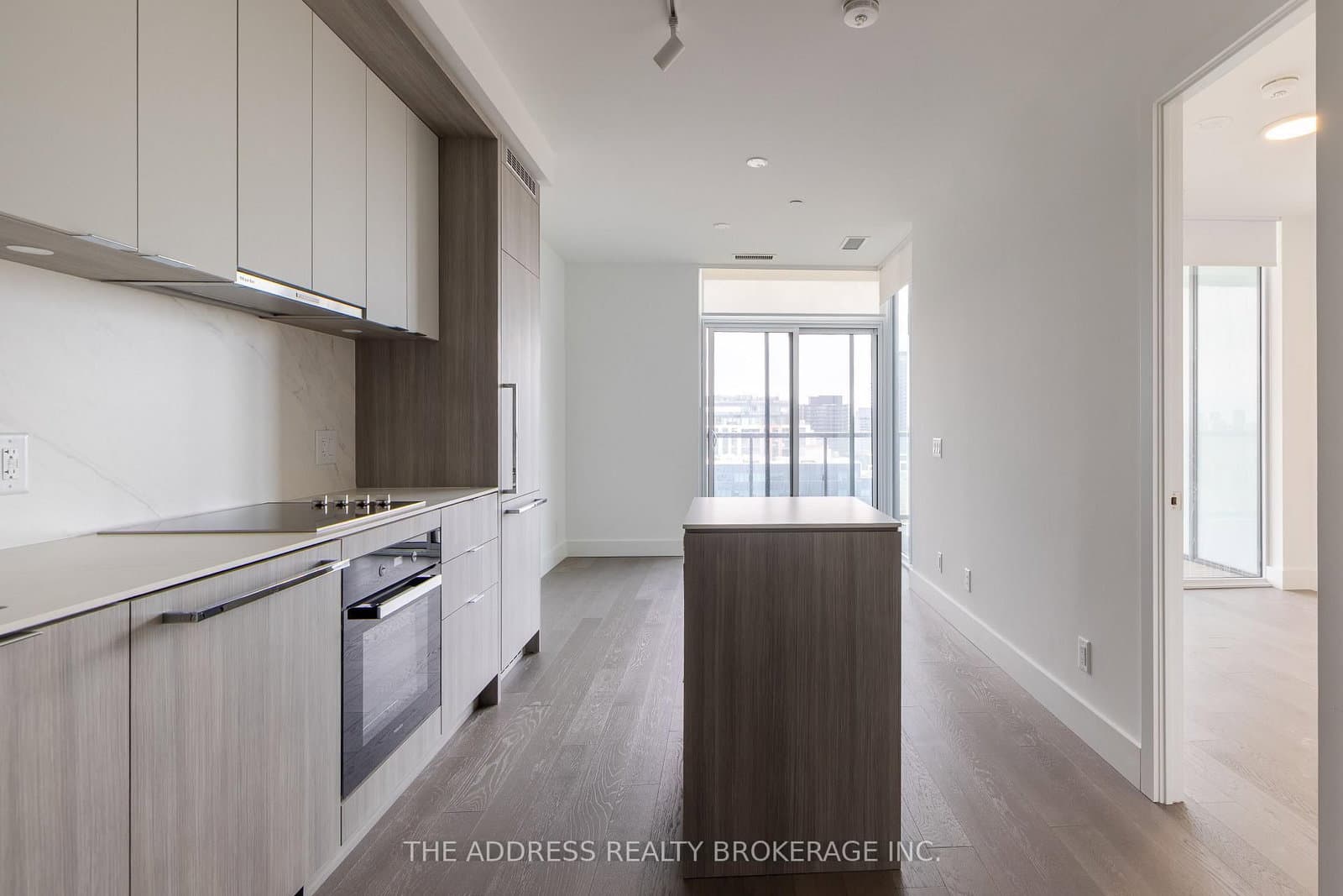 #1020 - 6 Greenbriar Road