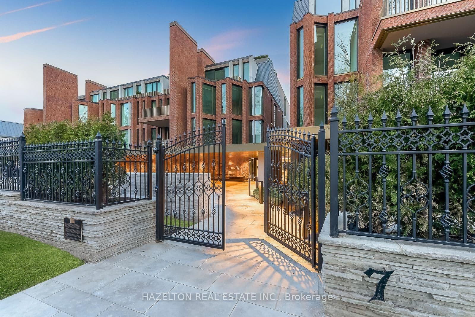 7 Dale Avenue, Unit 305