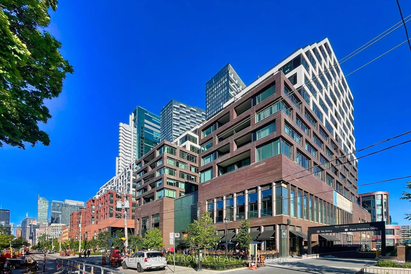 455 Wellington Street W, Unit 706