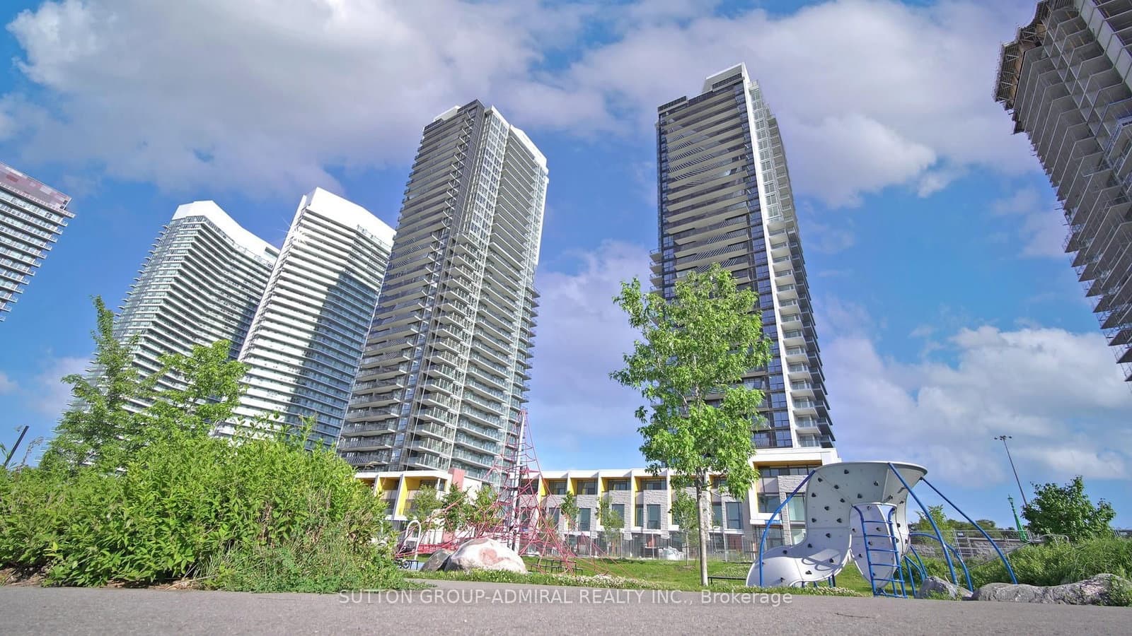 95 McMahon Drive, Unit 906