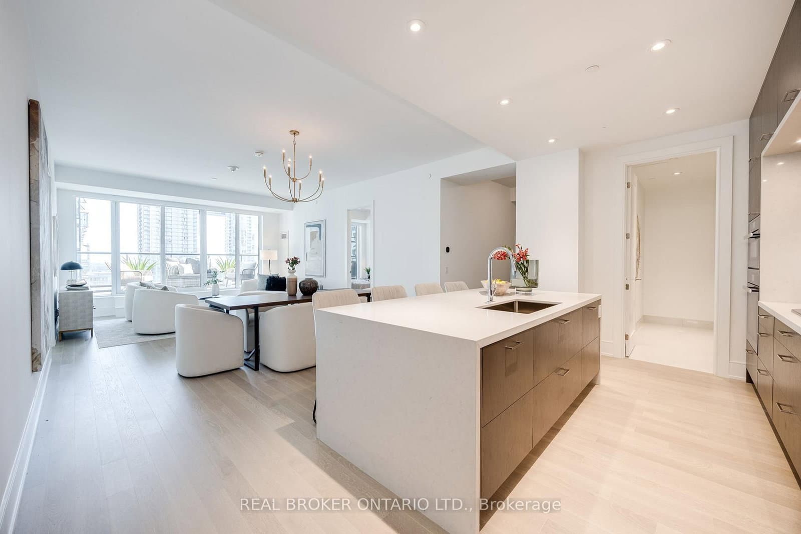 455 Wellington Street W, Unit 1007