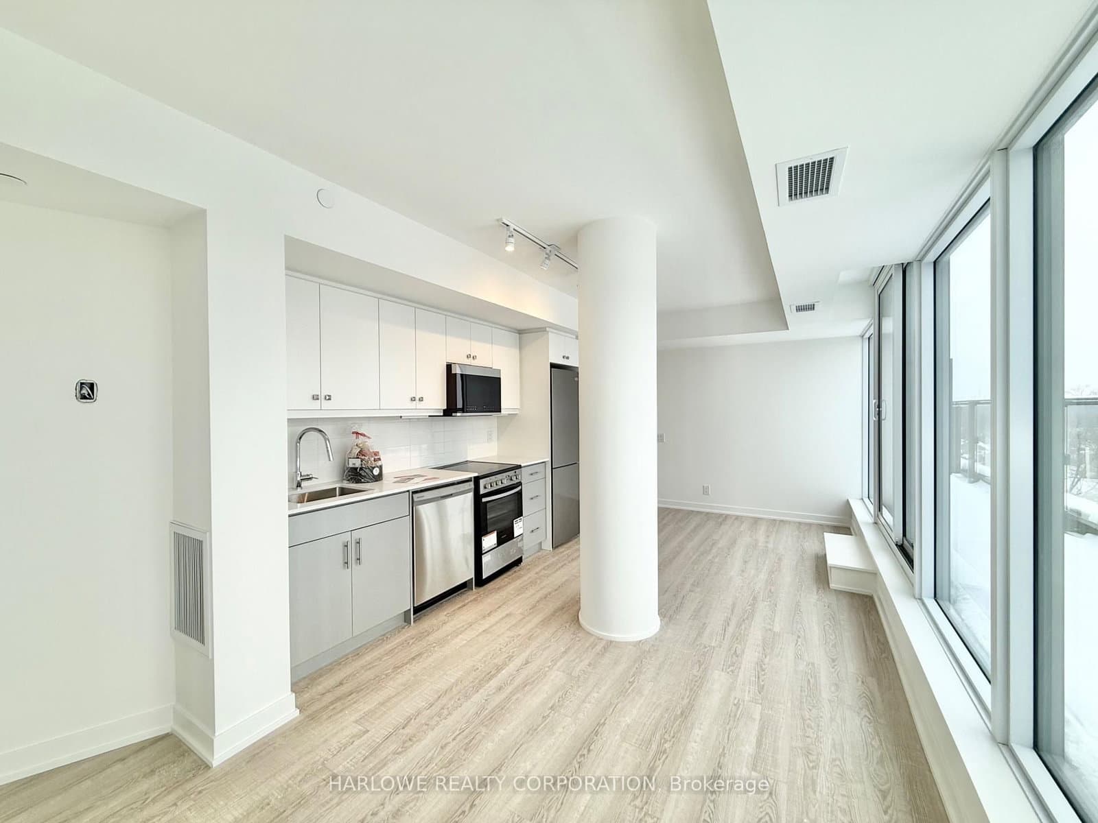 2 Manderley Drive, Unit 808