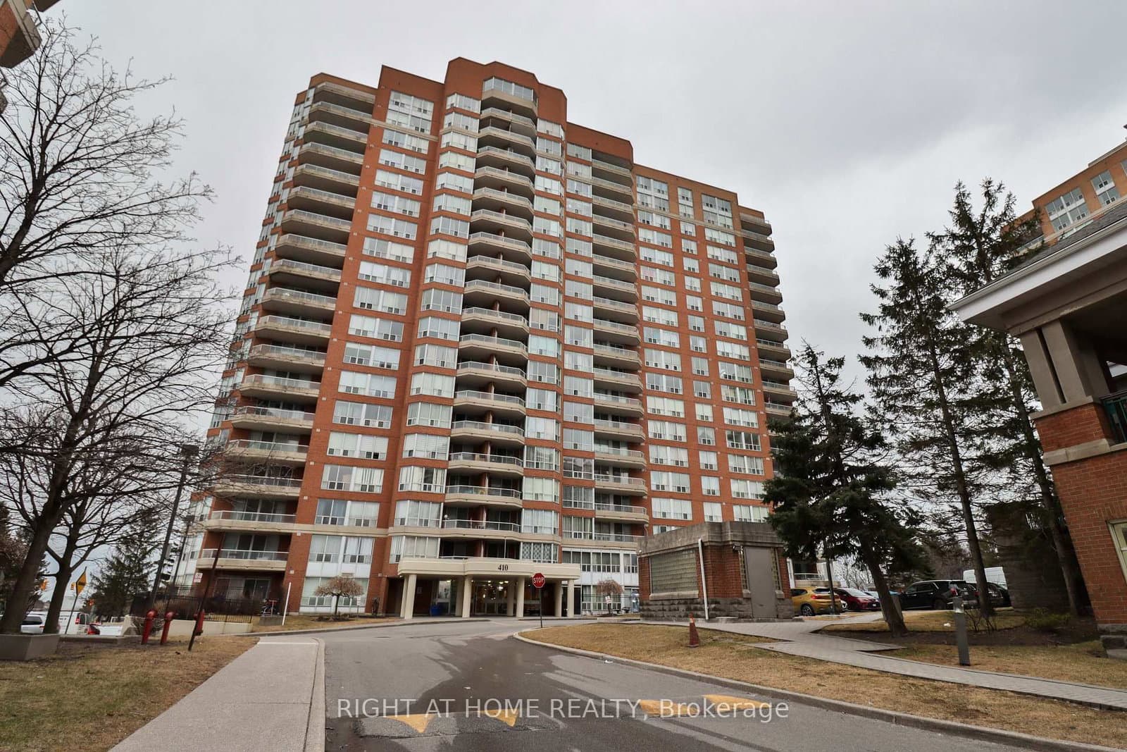 #1609 - 410 Mclevin Avenue