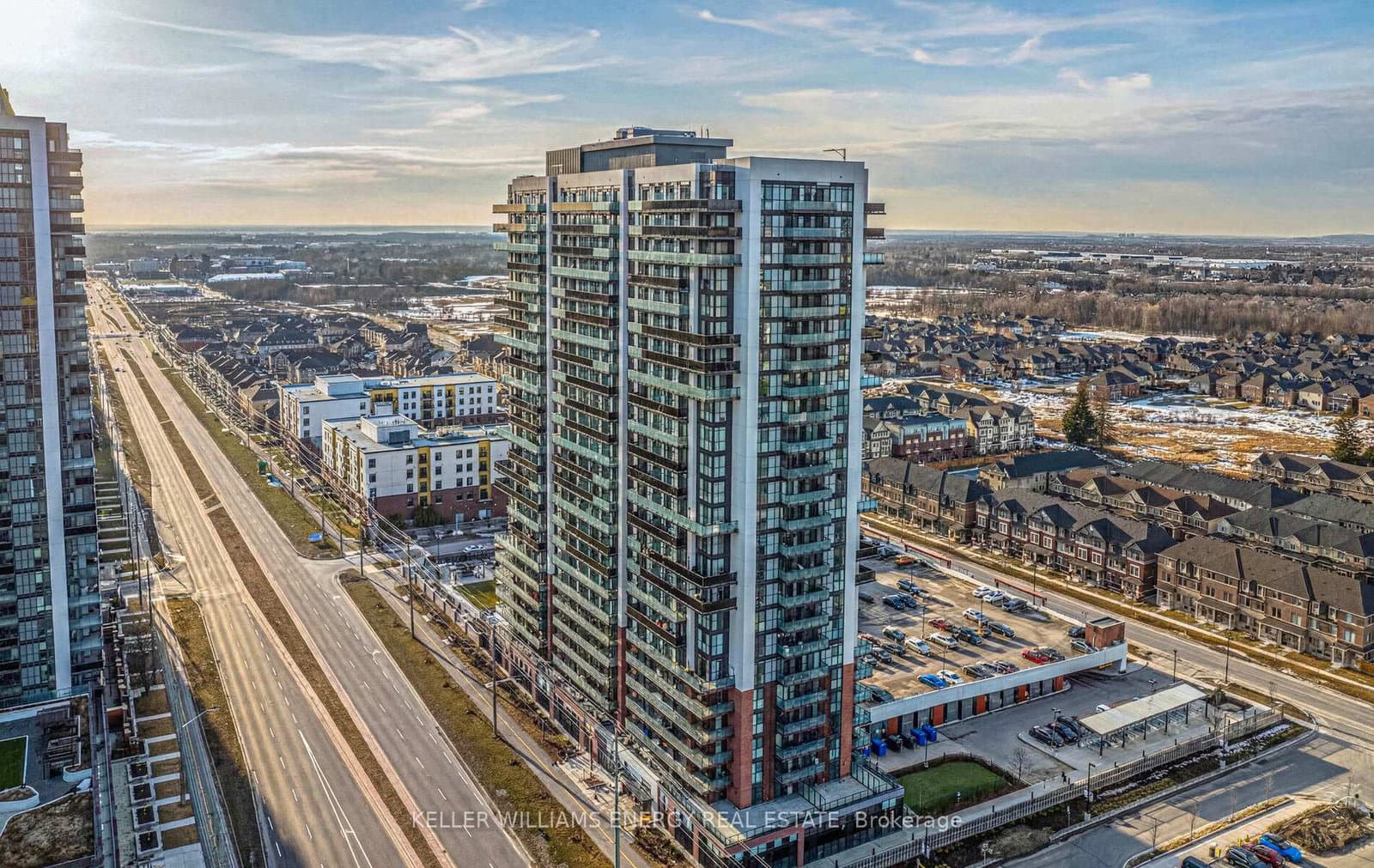 #405 - 2550 Simcoe Street N