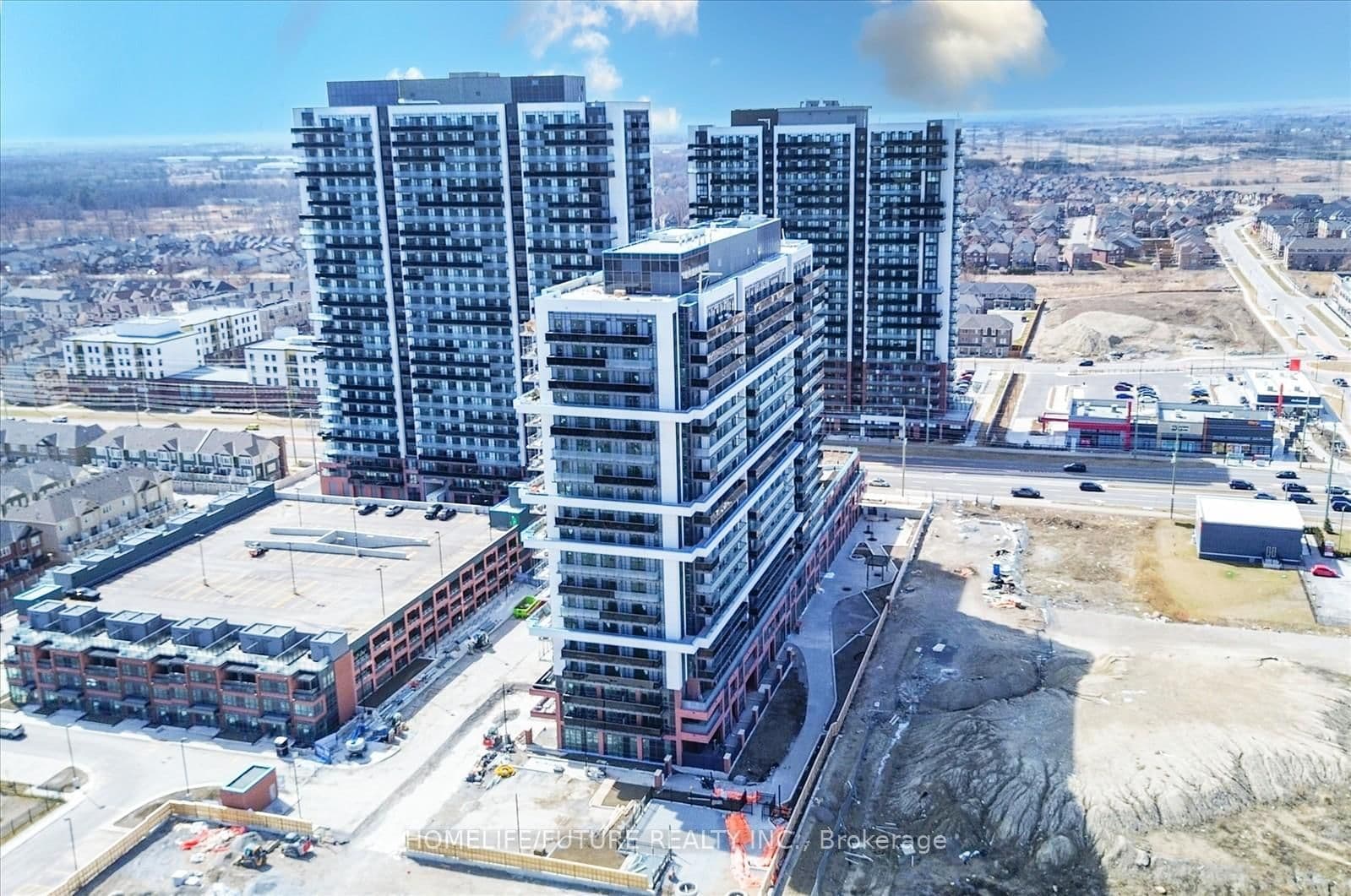 #1402 - 2545 Simcoe Street N