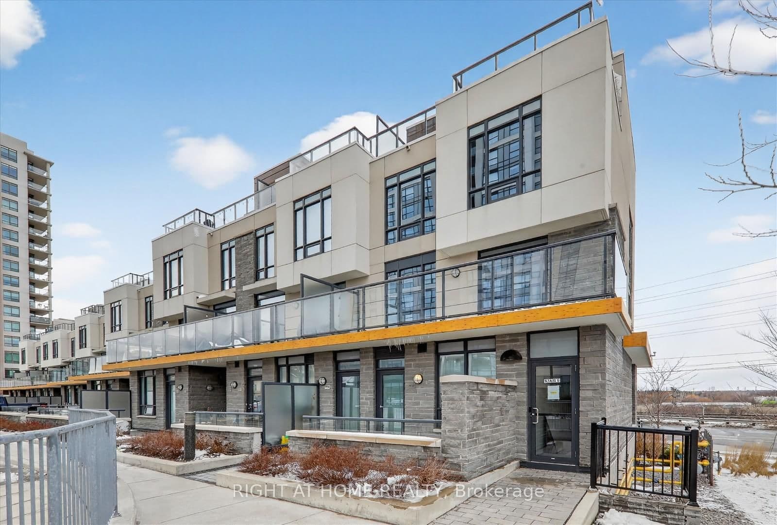 #22 - 1245 Bayly Street