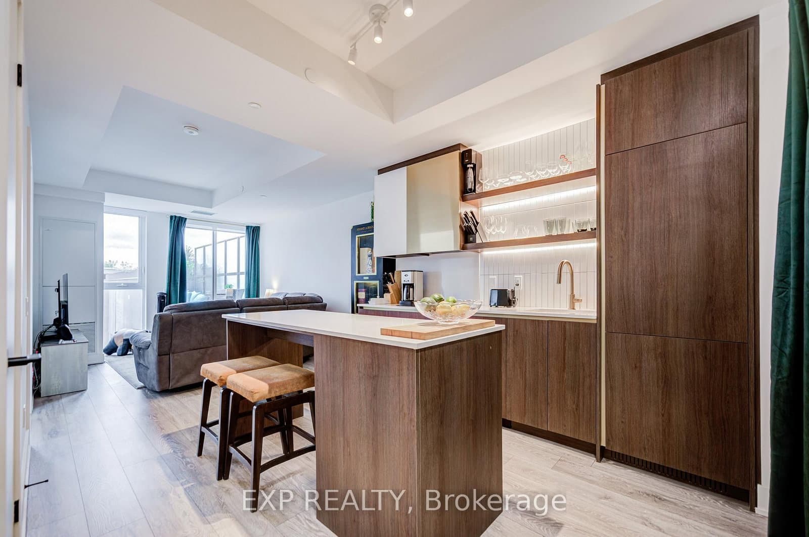 #211 - 1285 Queen Street E