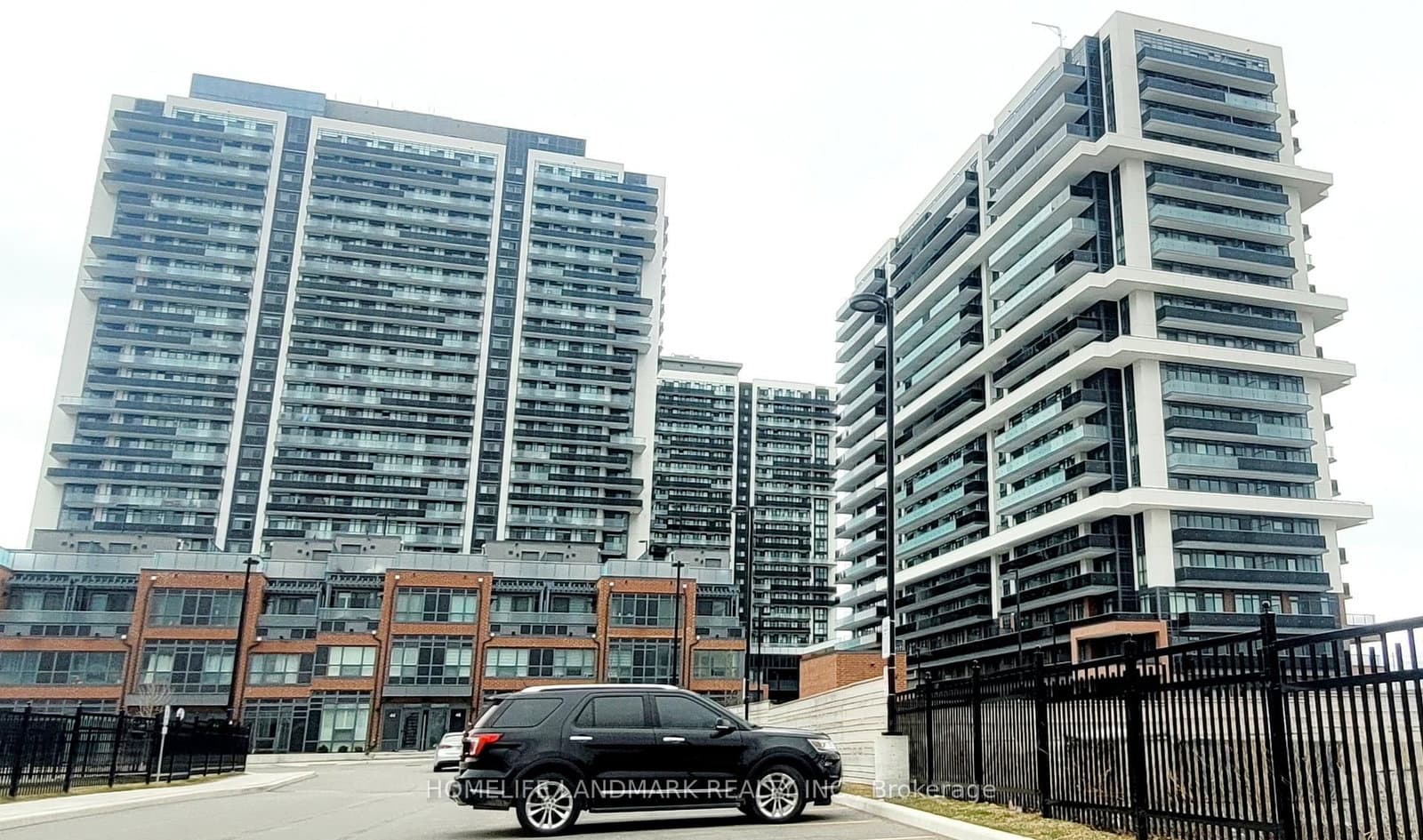 #724 - 2545 N Simcoe Street N