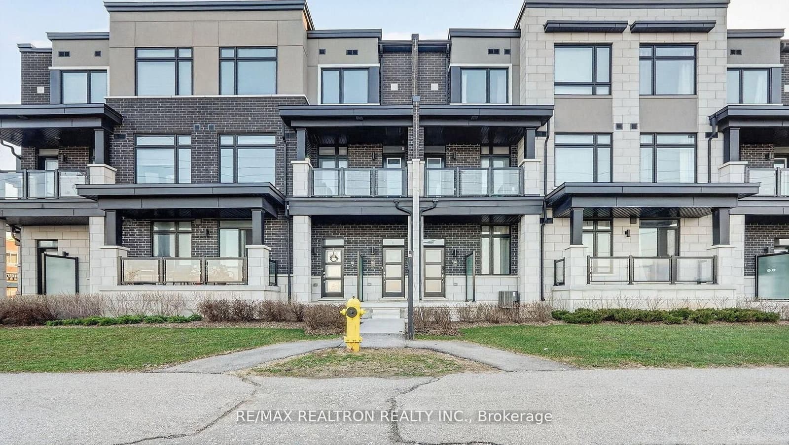 2550 Castlegate Crossing, Unit 103