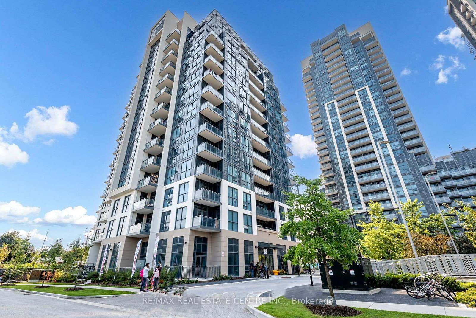 10 Meadowglen Place, Unit 213
