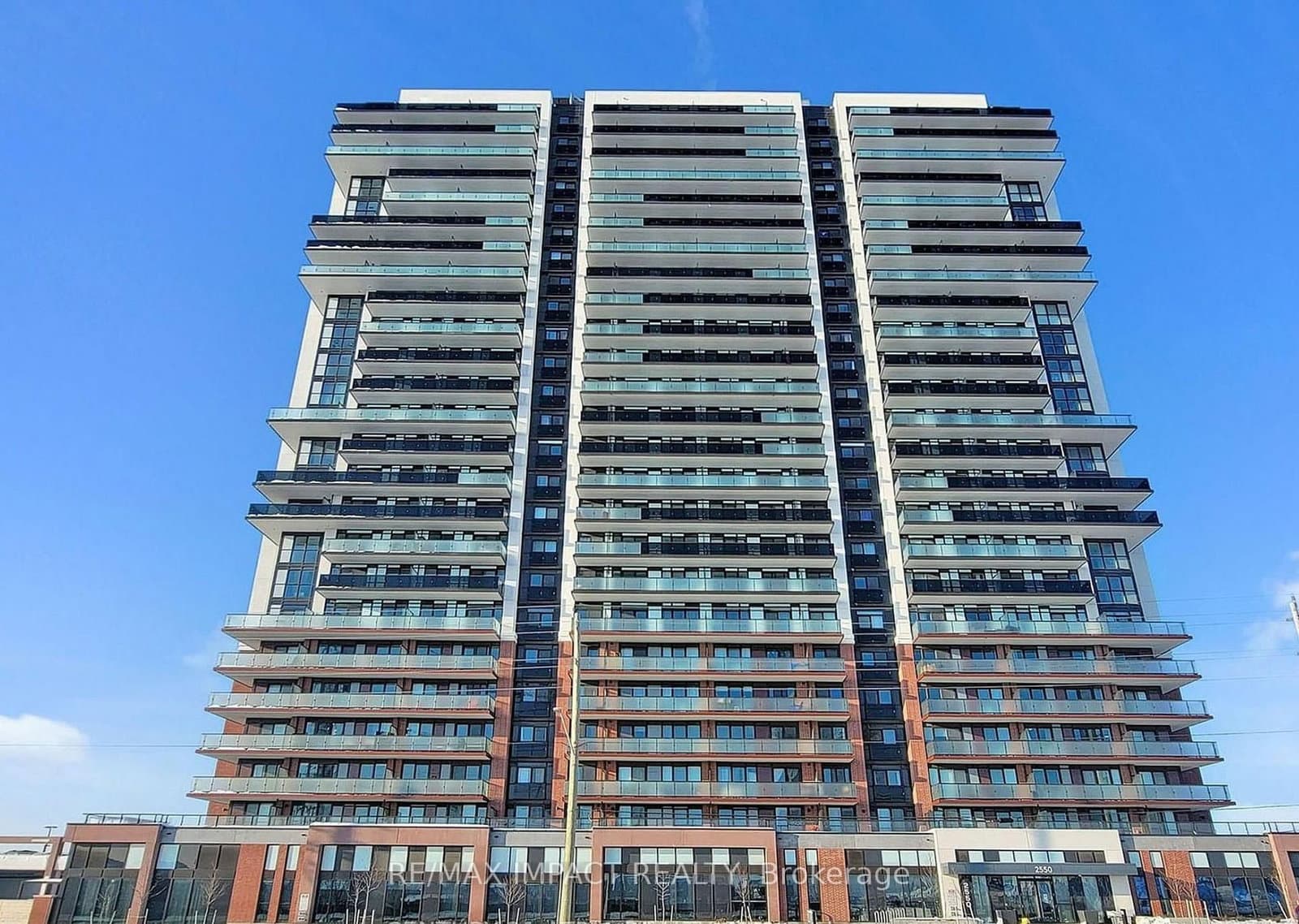 2550 Simcoe Street N, Unit 208