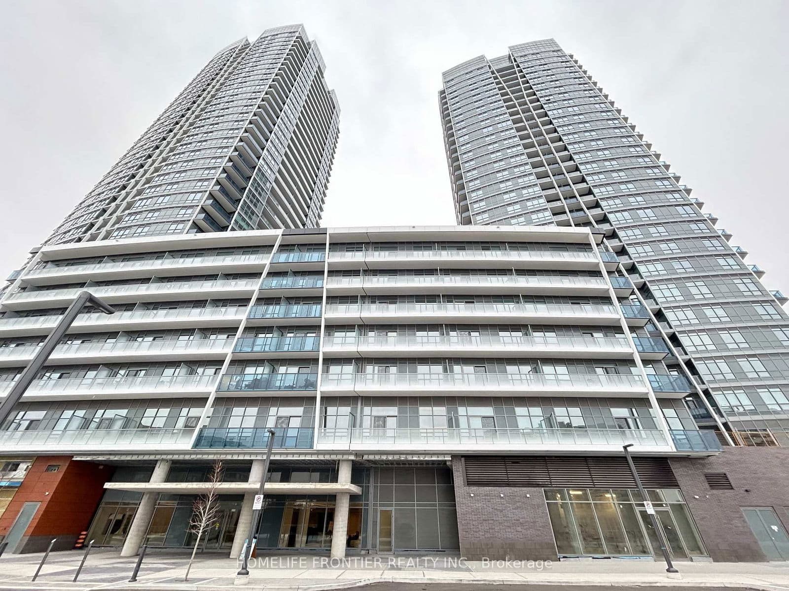 50 Upper Mall Way, Unit 2702B