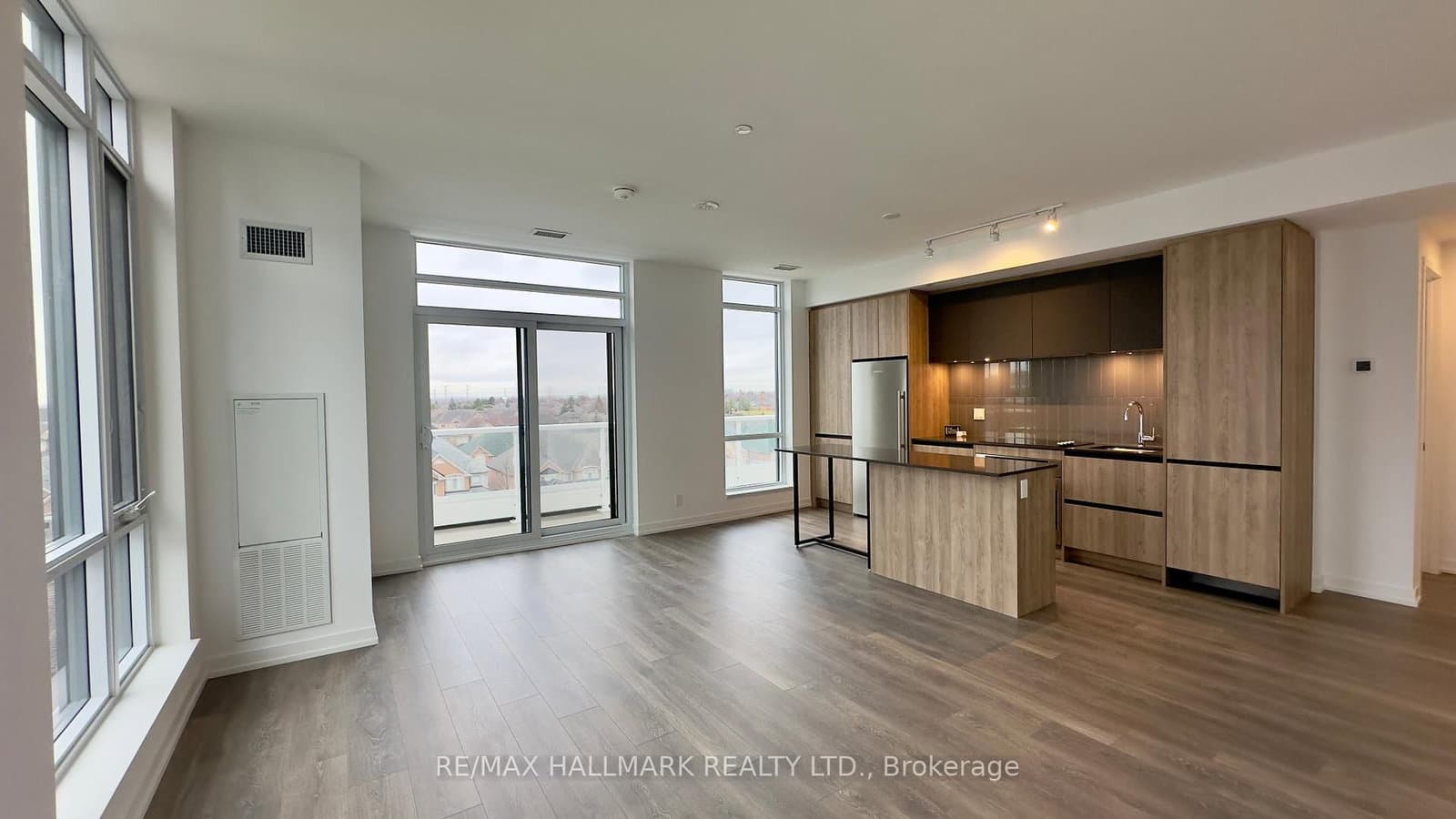 8 Beverly Glen Boulevard, Unit 612