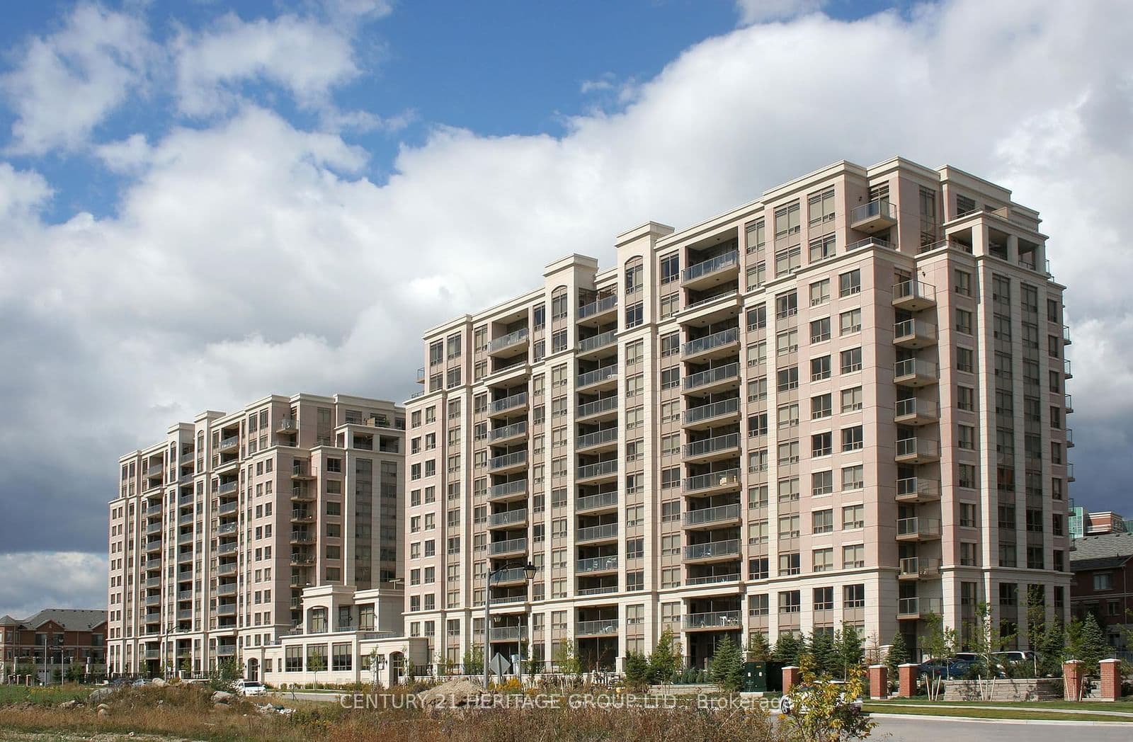 #A28 - 37 Galleria Parkway