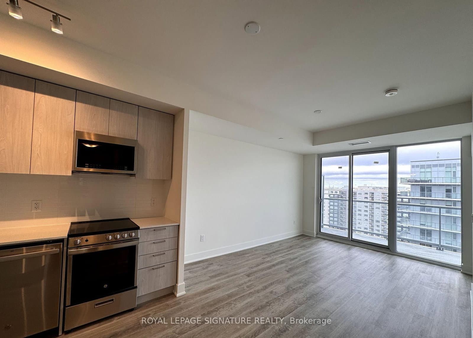 185 Deerfield Road, Unit 1302