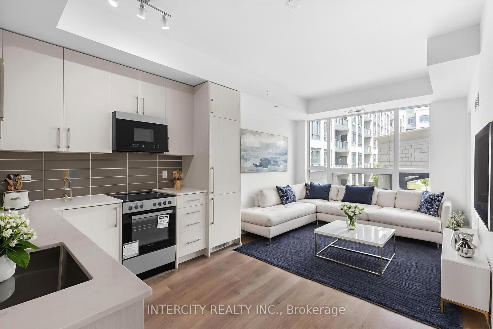 2075 King Road, Unit 213