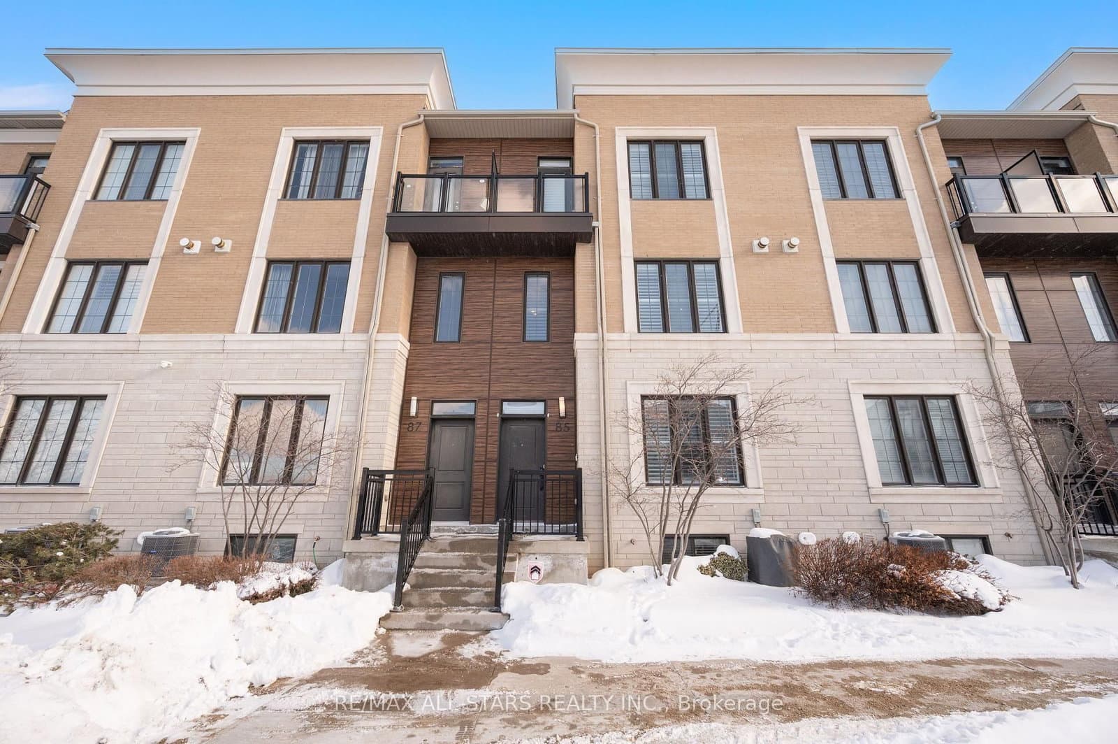 85 Village Parkway
