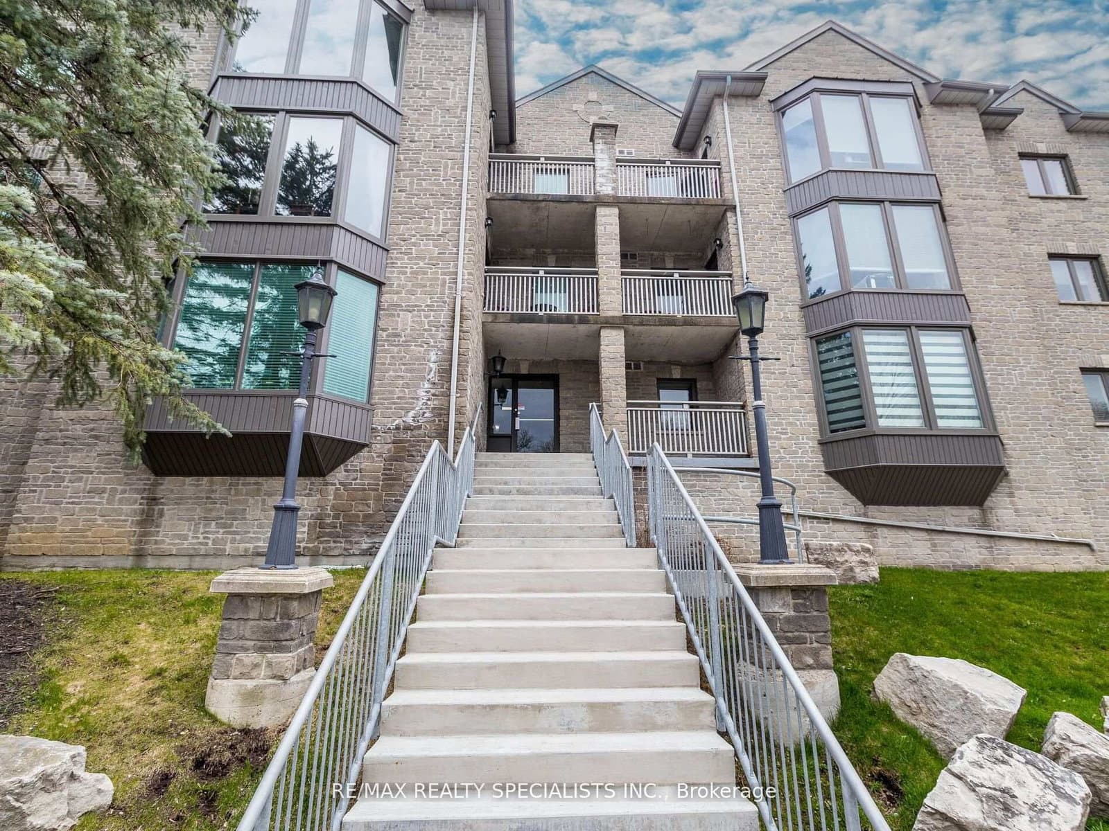 #306 - 21 George Street