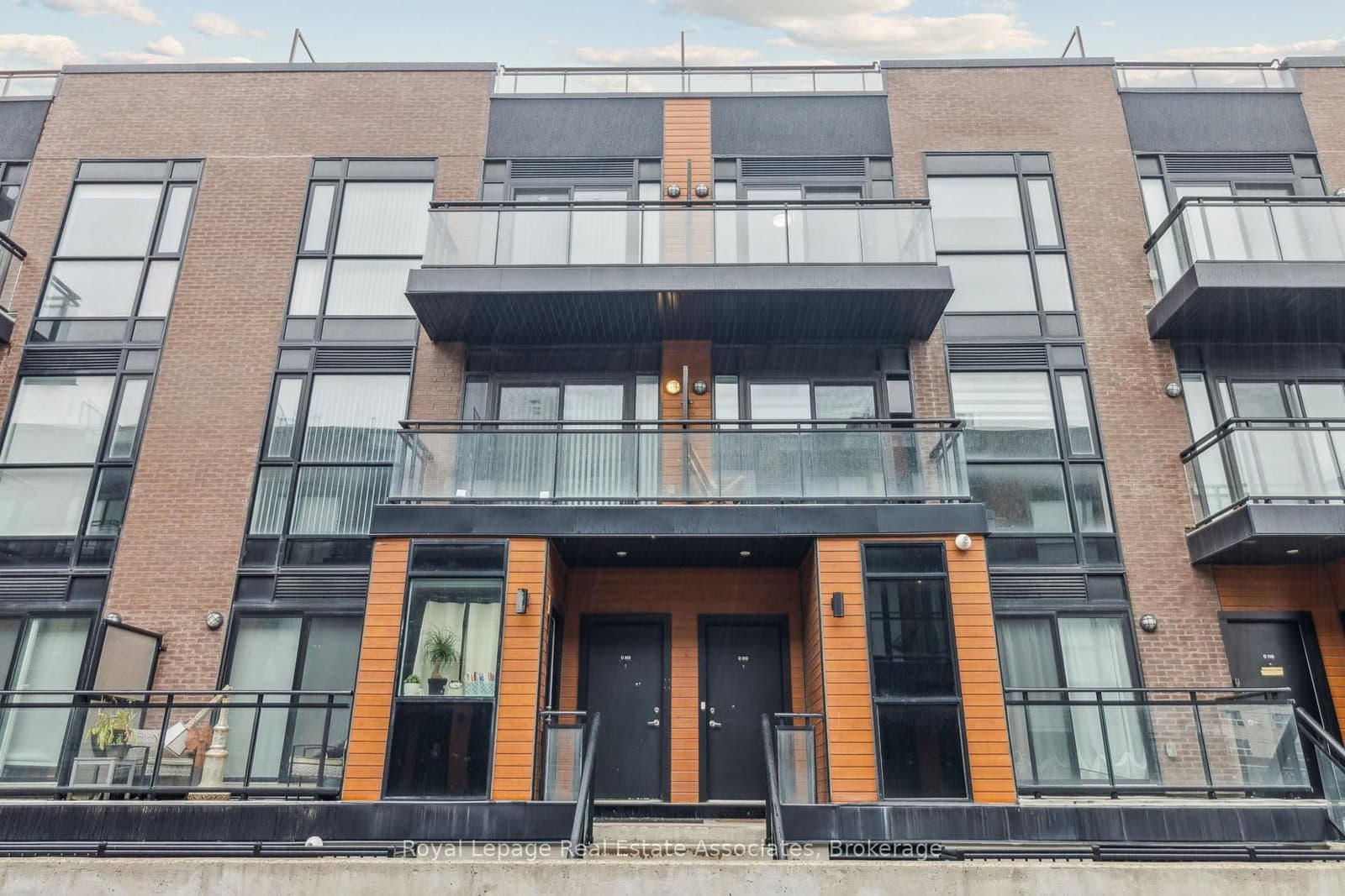 5289 Highway 7, Unit D203