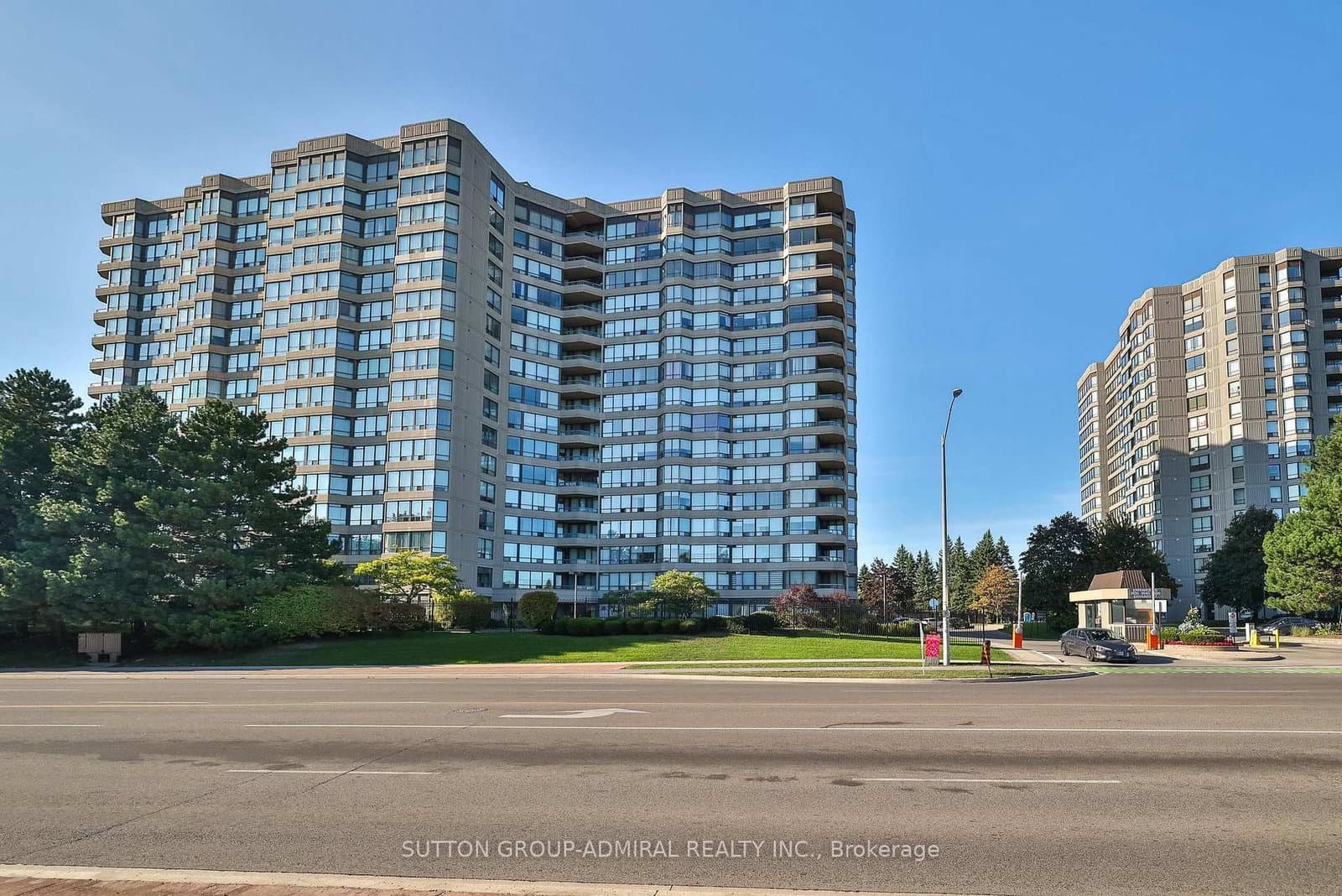 #1010 - 7420 Bathurst Street