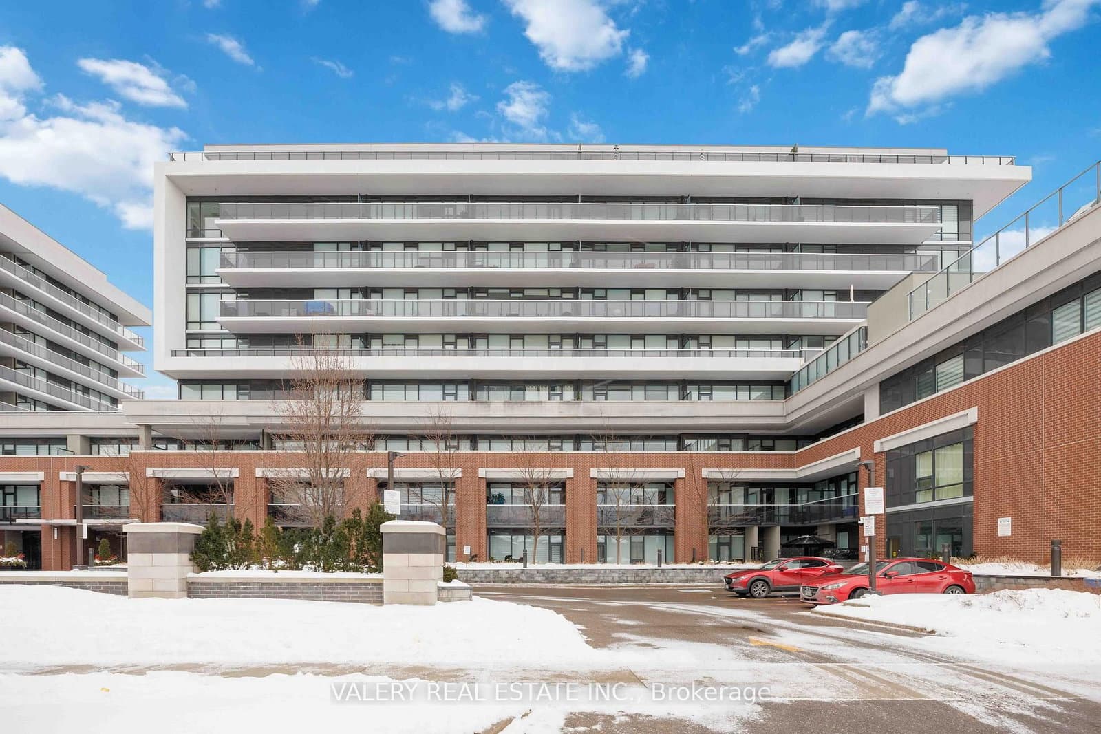 #325 - 4800 Highway 7