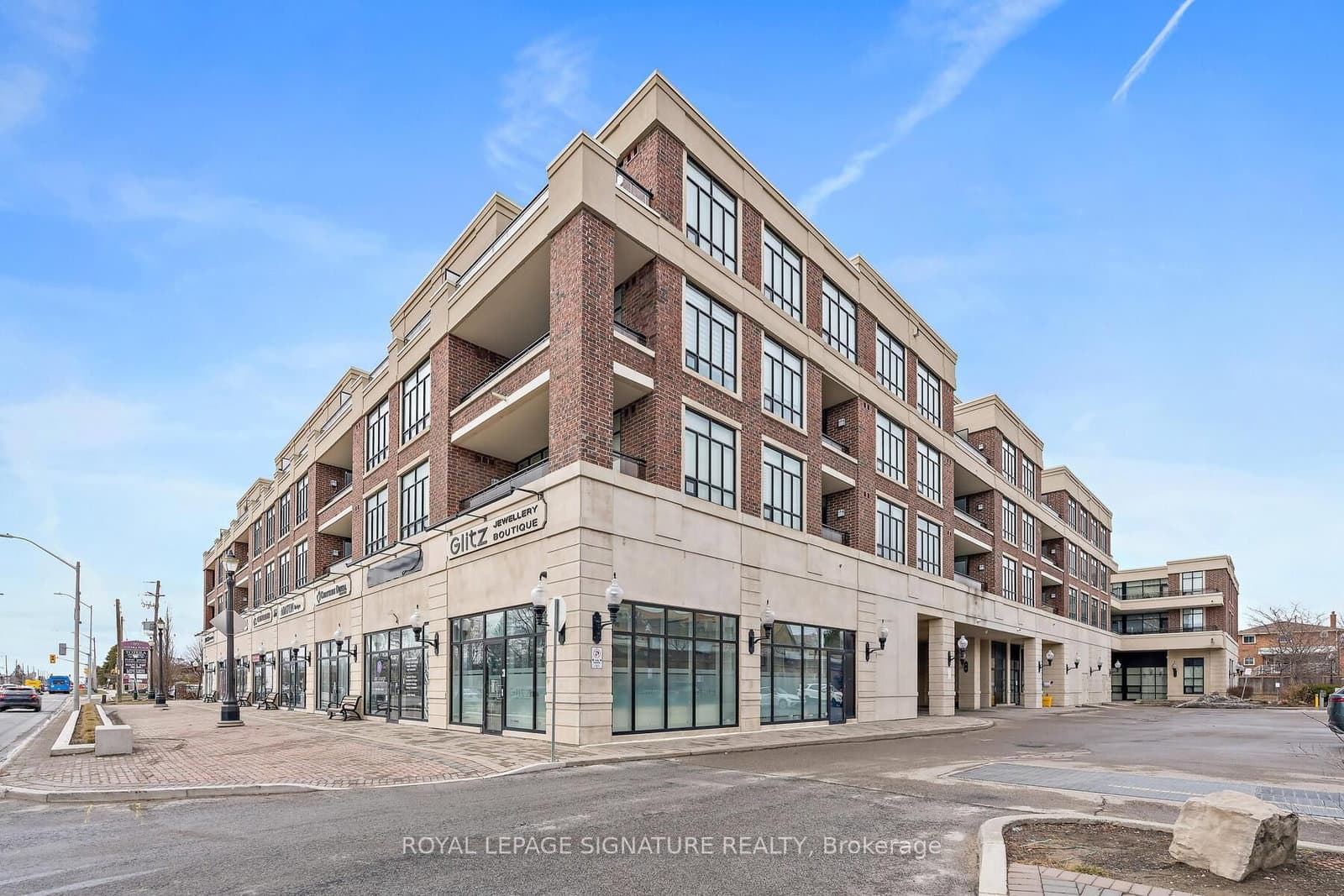 #220 - 2396 Major Mackenzie Drive W