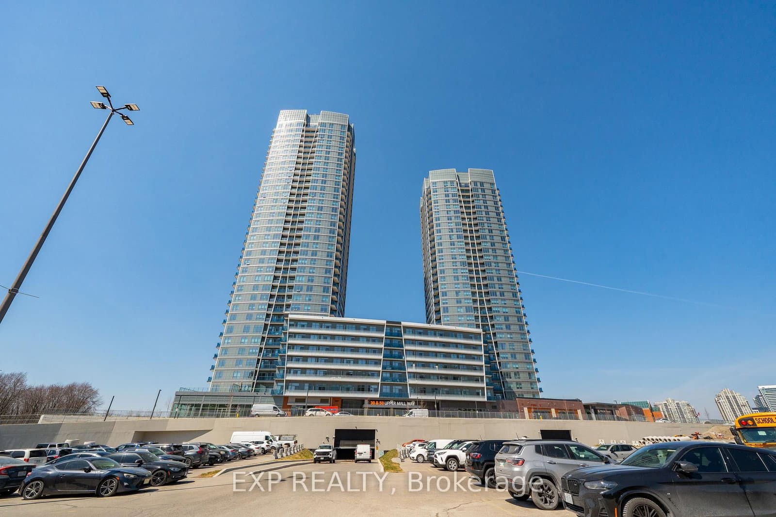 #A2205 - 30 Upper Mall Way