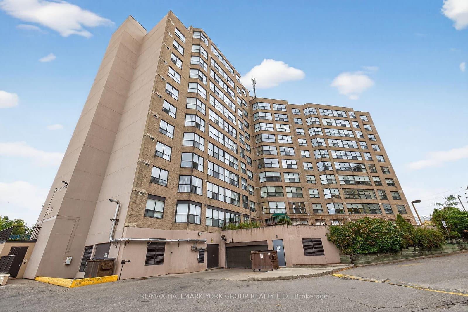 #906 - 250 Davis Drive