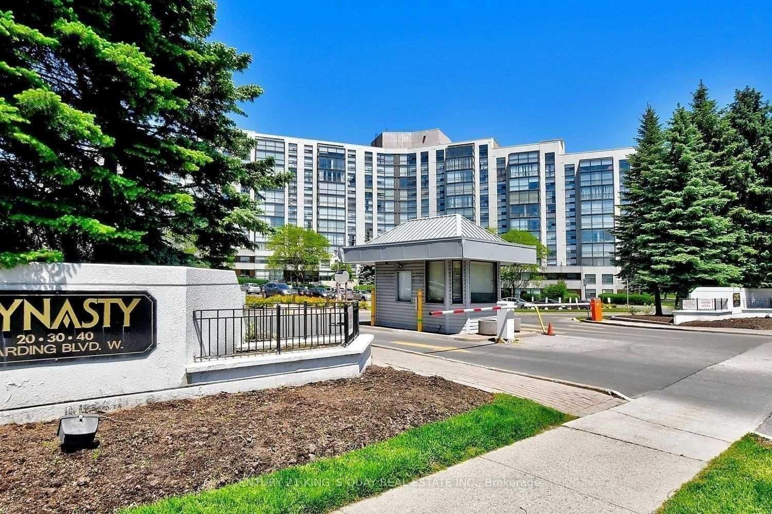 #401 - 30 Harding Boulevard W