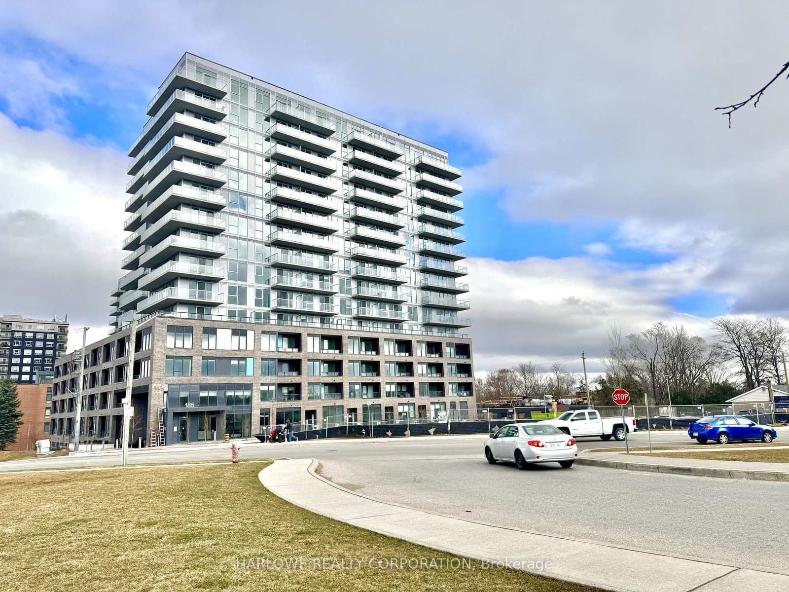 185 Deerfield Road, Unit 910