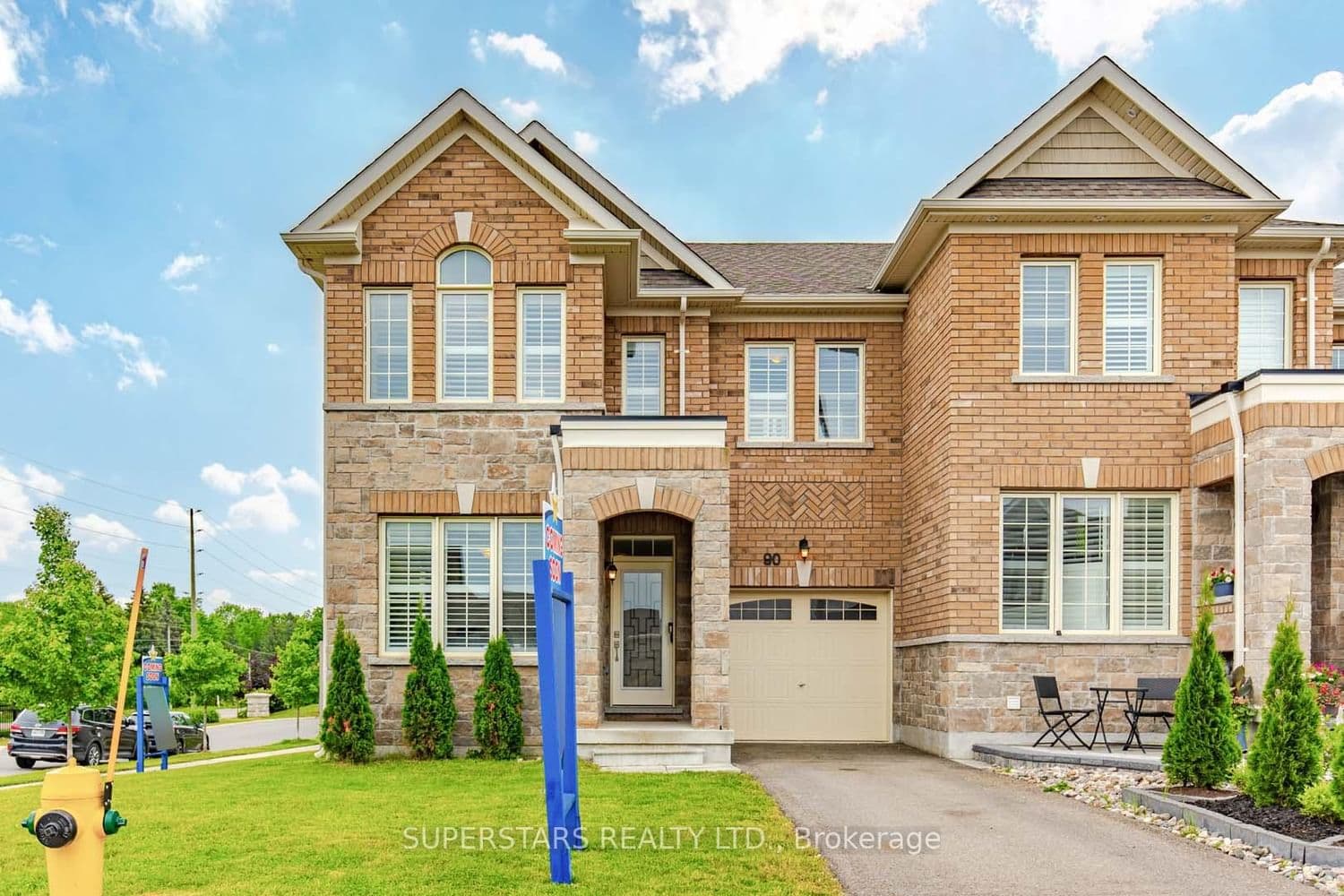 90 Mondial Crescent