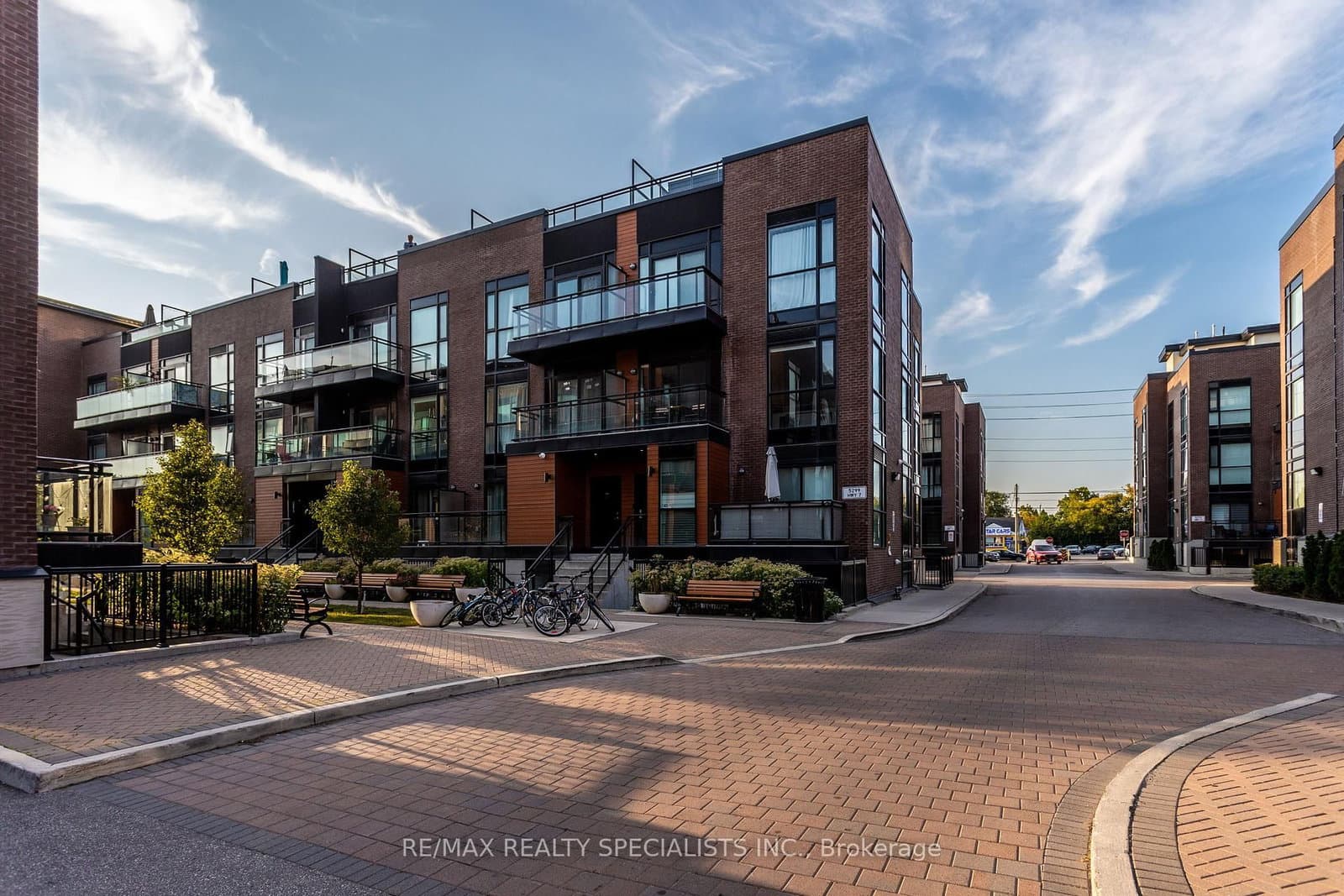 52 Coles Avenue, Unit E403