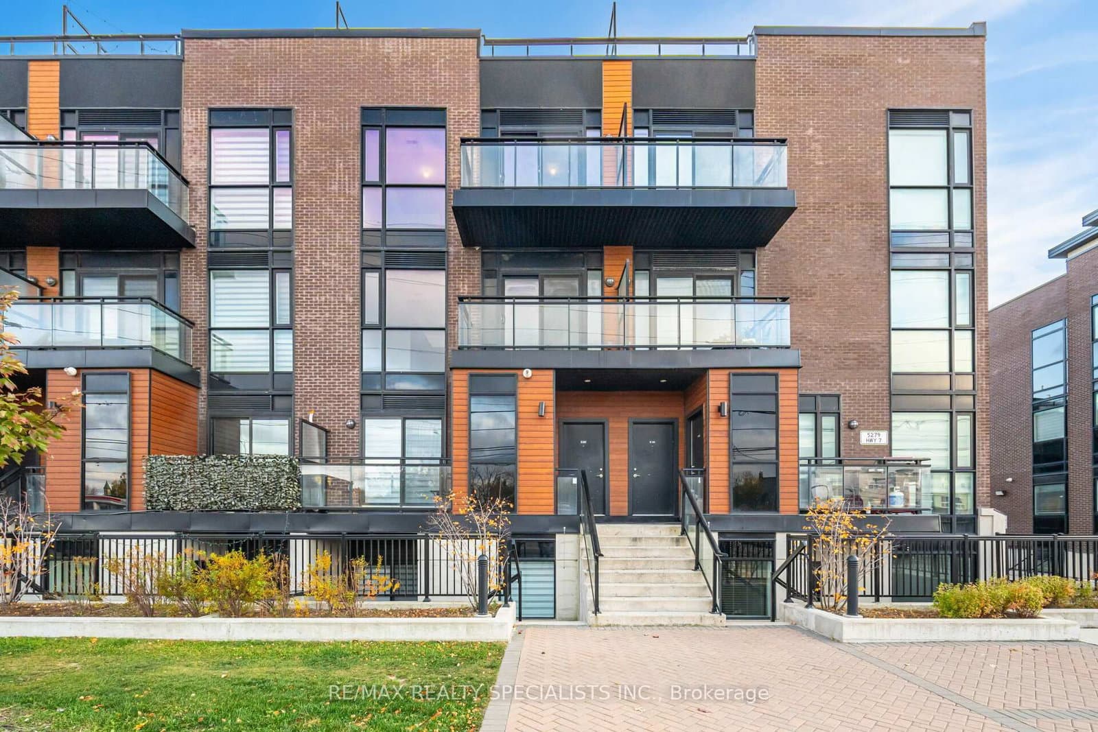 5279 Highway 7, Unit 203