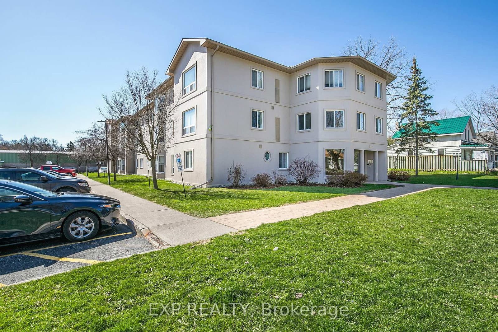 #303 - 107 Bond Street