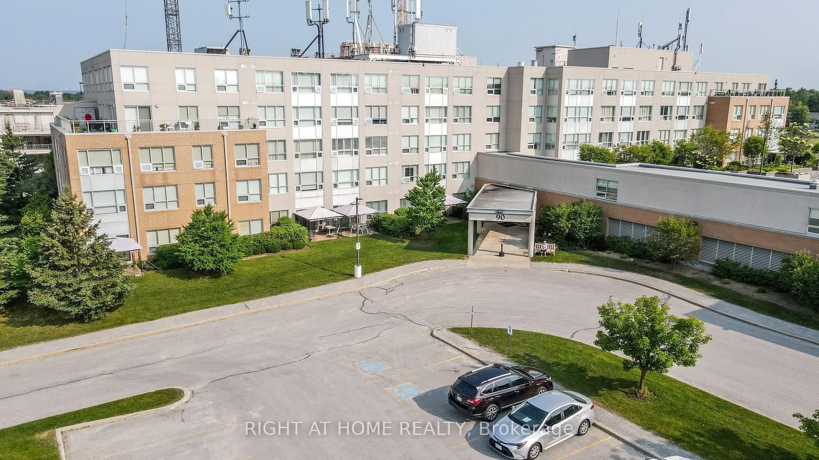 #309 - 90 Dean Avenue