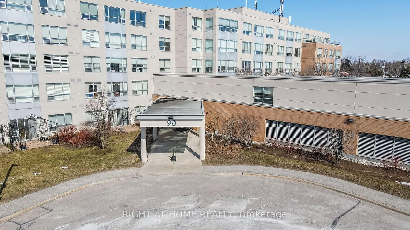 #417 - 90 Dean Avenue
