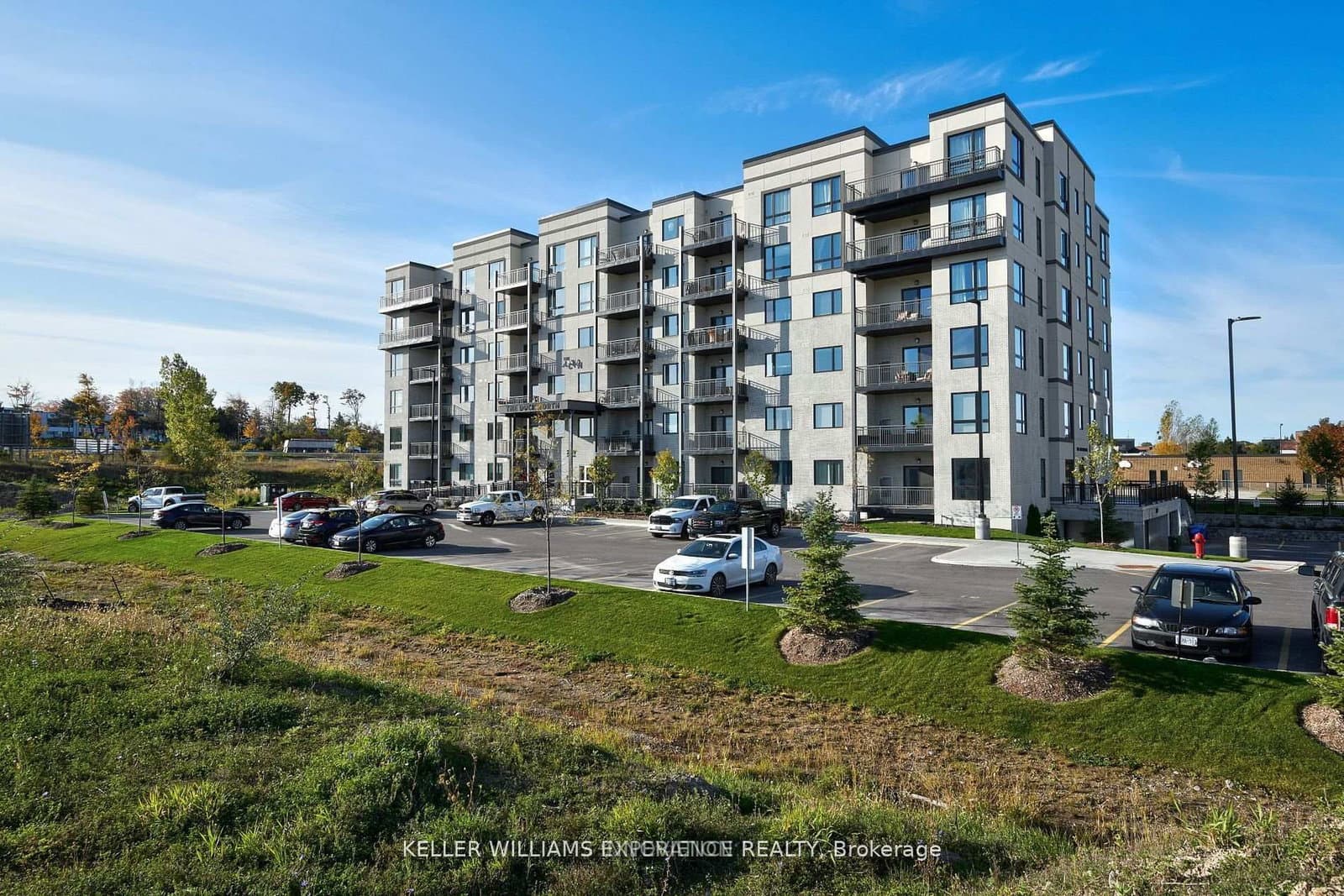 299 Cundles Road E, Unit 304