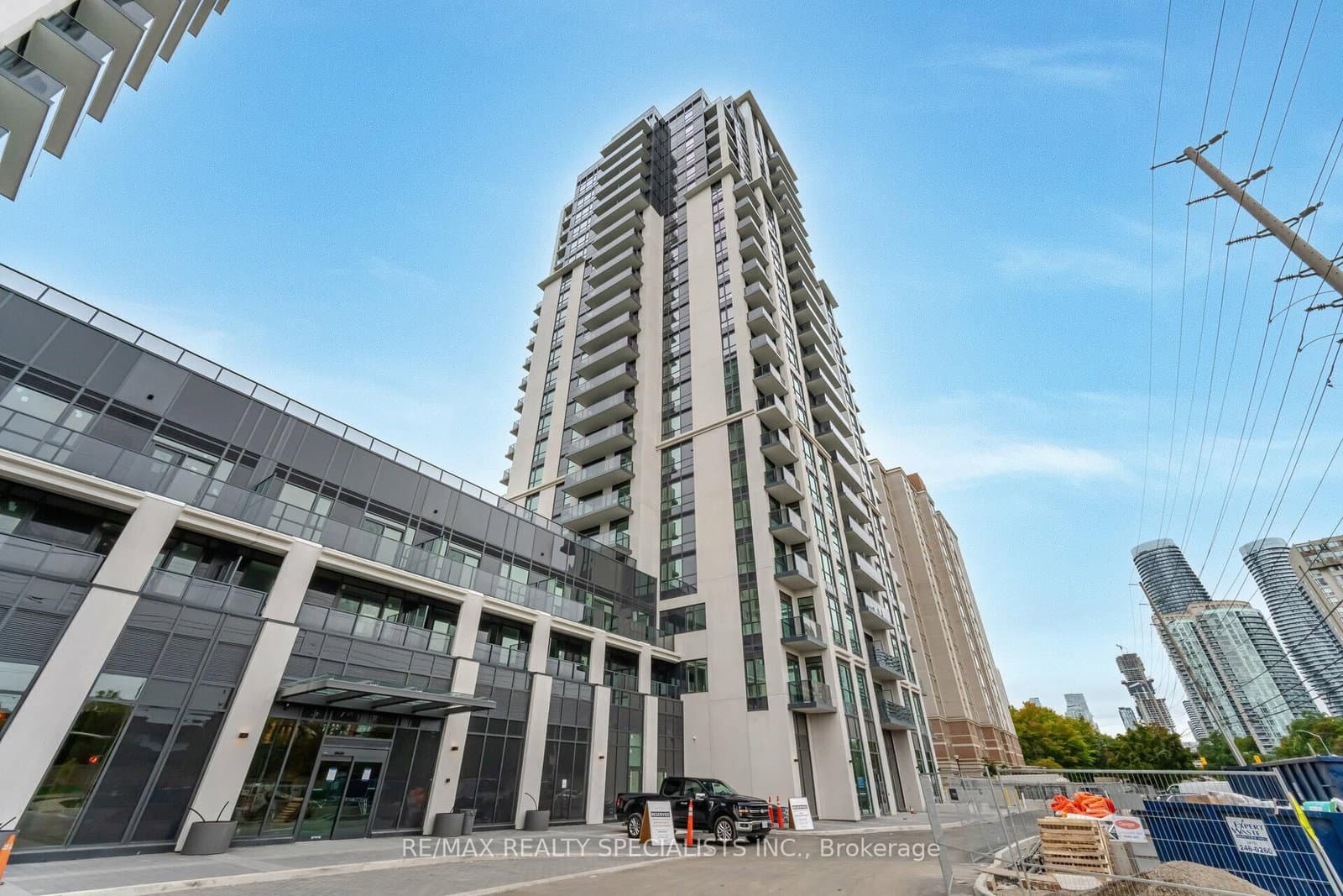 202 Burnhamthorpe Road E, Unit 810