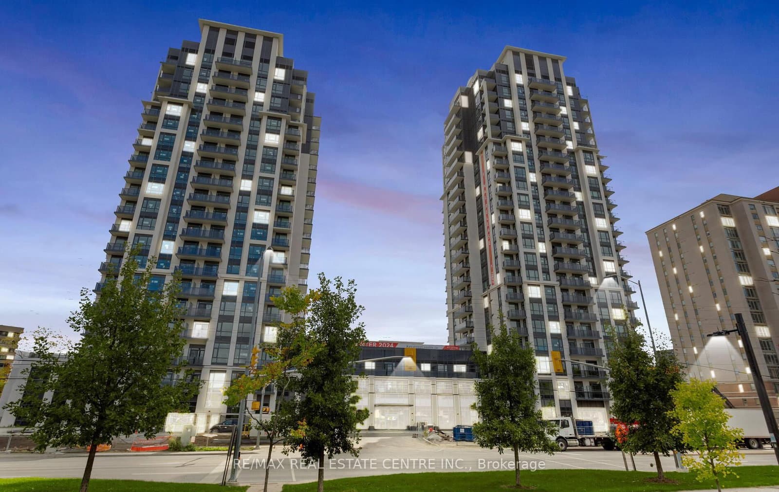 202 Burnhamthorpe Road E, Unit 2208W