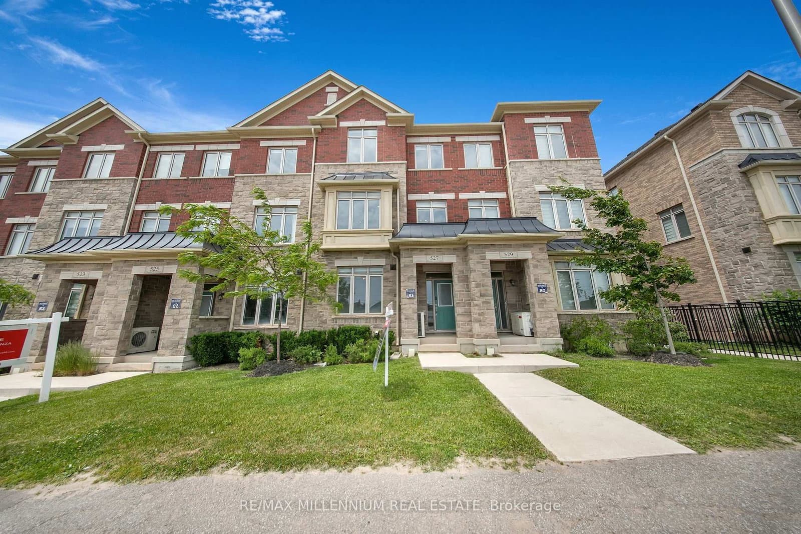 527 Dundas Street