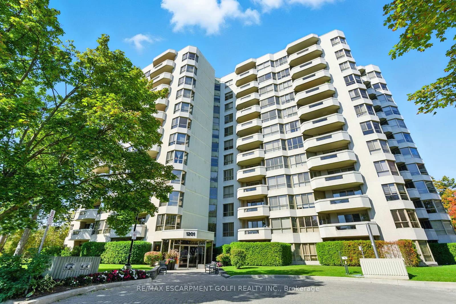 #208 - 1201 North Shore Boulevard E