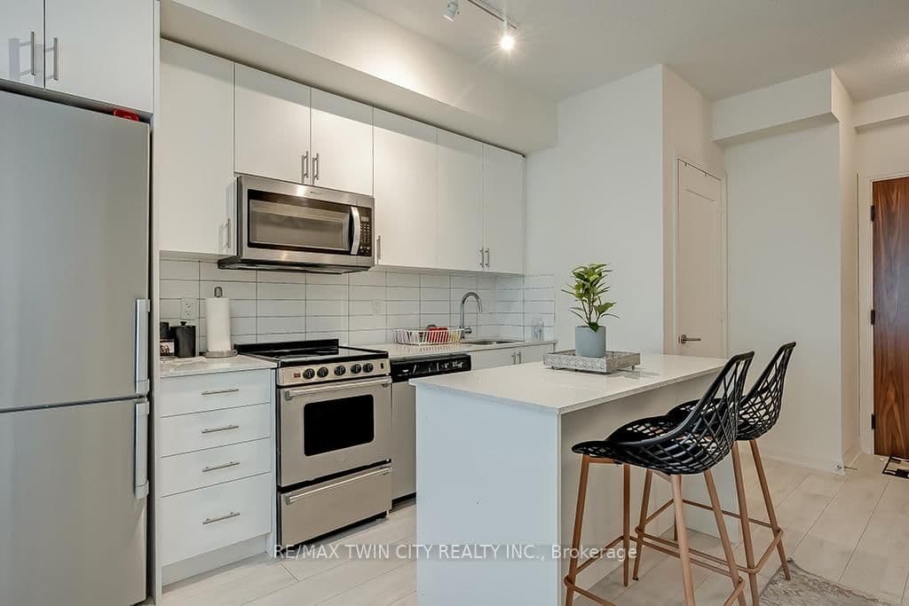## 415 - 509 DUNDAS Street W
